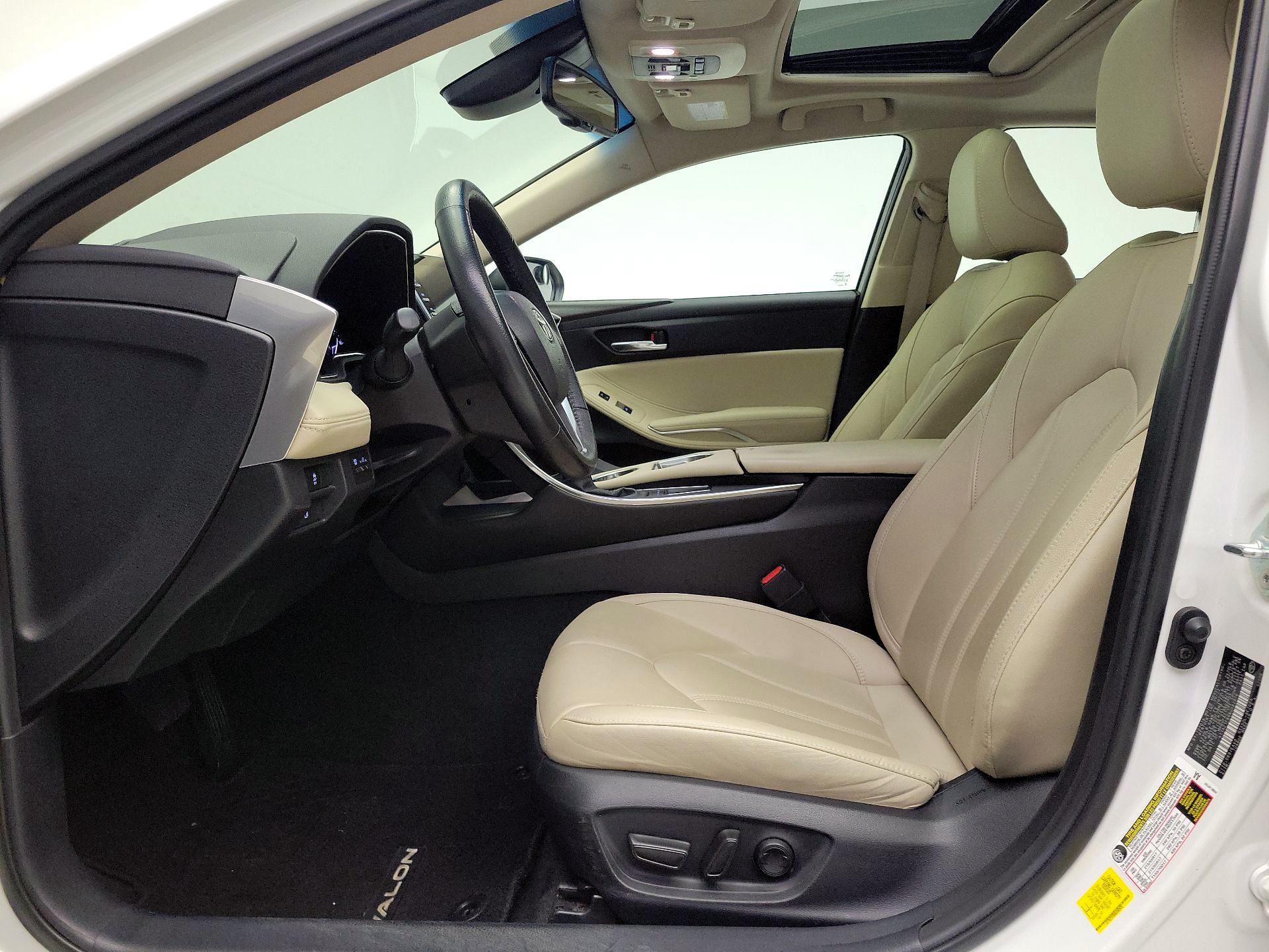 Thumbnail: 2022 Toyota Avalon - 11