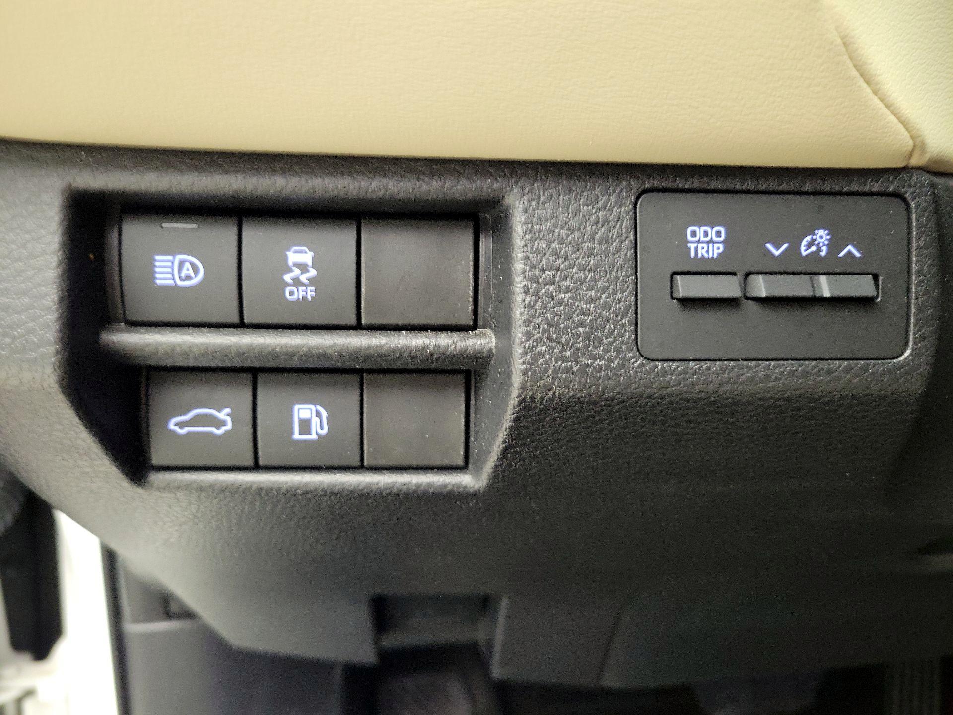 Thumbnail: 2022 Toyota Avalon - 13