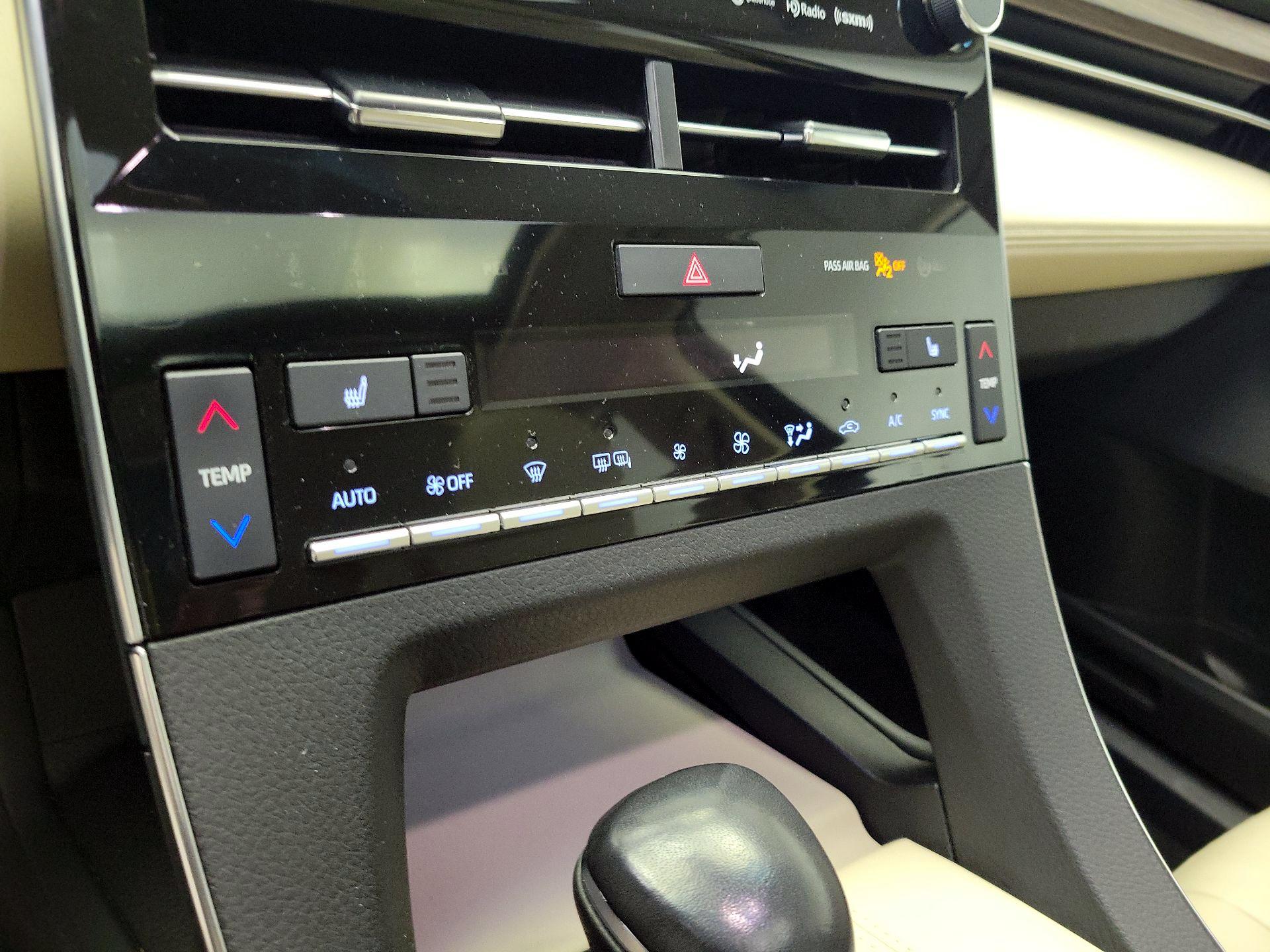 Thumbnail: 2022 Toyota Avalon - 16