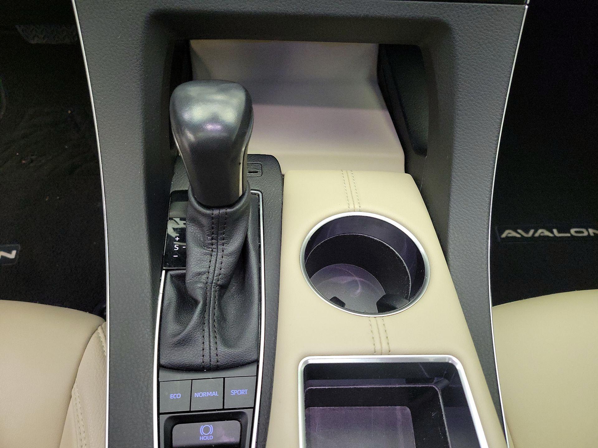 Thumbnail: 2022 Toyota Avalon - 17