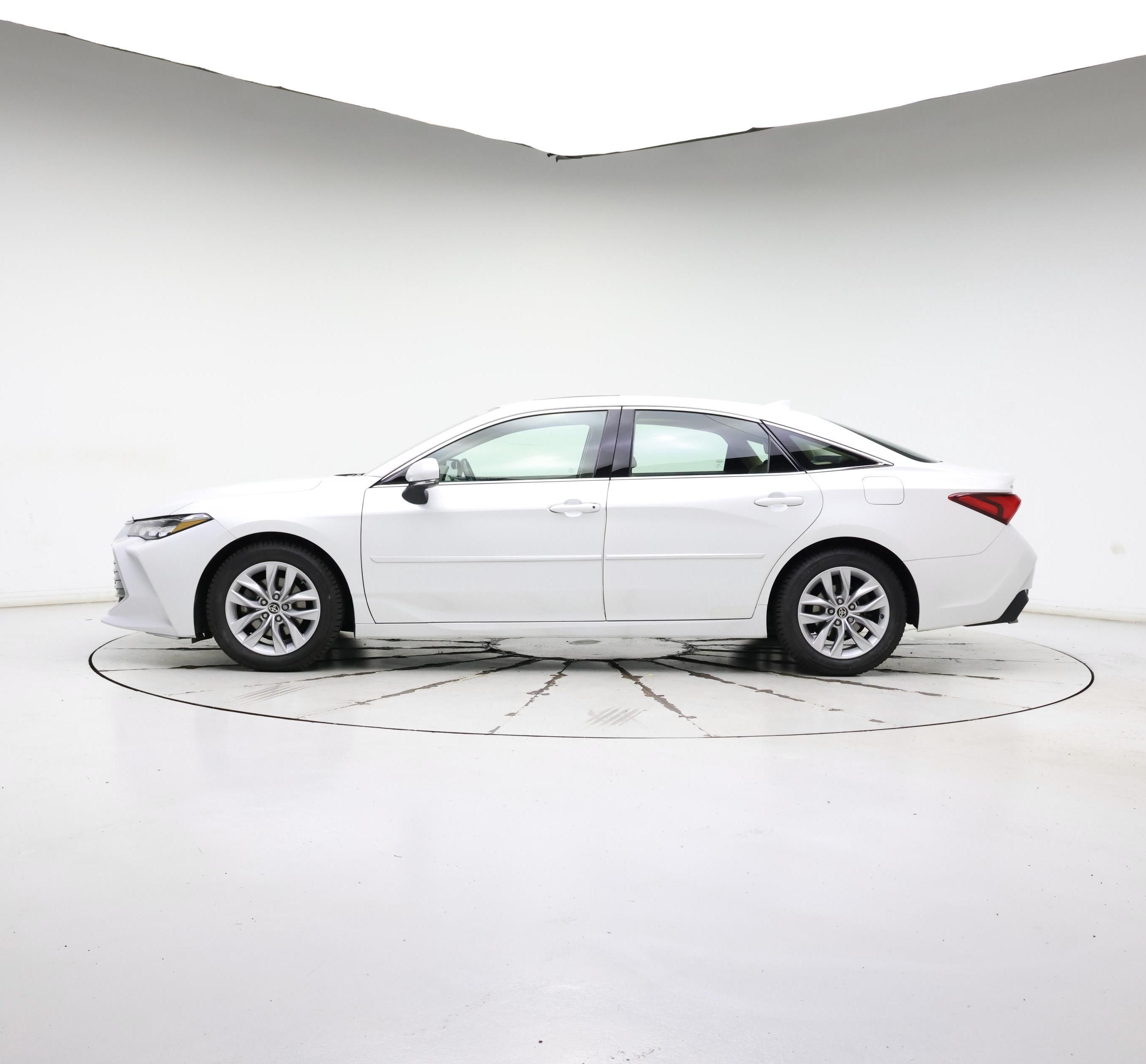 Thumbnail: 2022 Toyota Avalon - 3