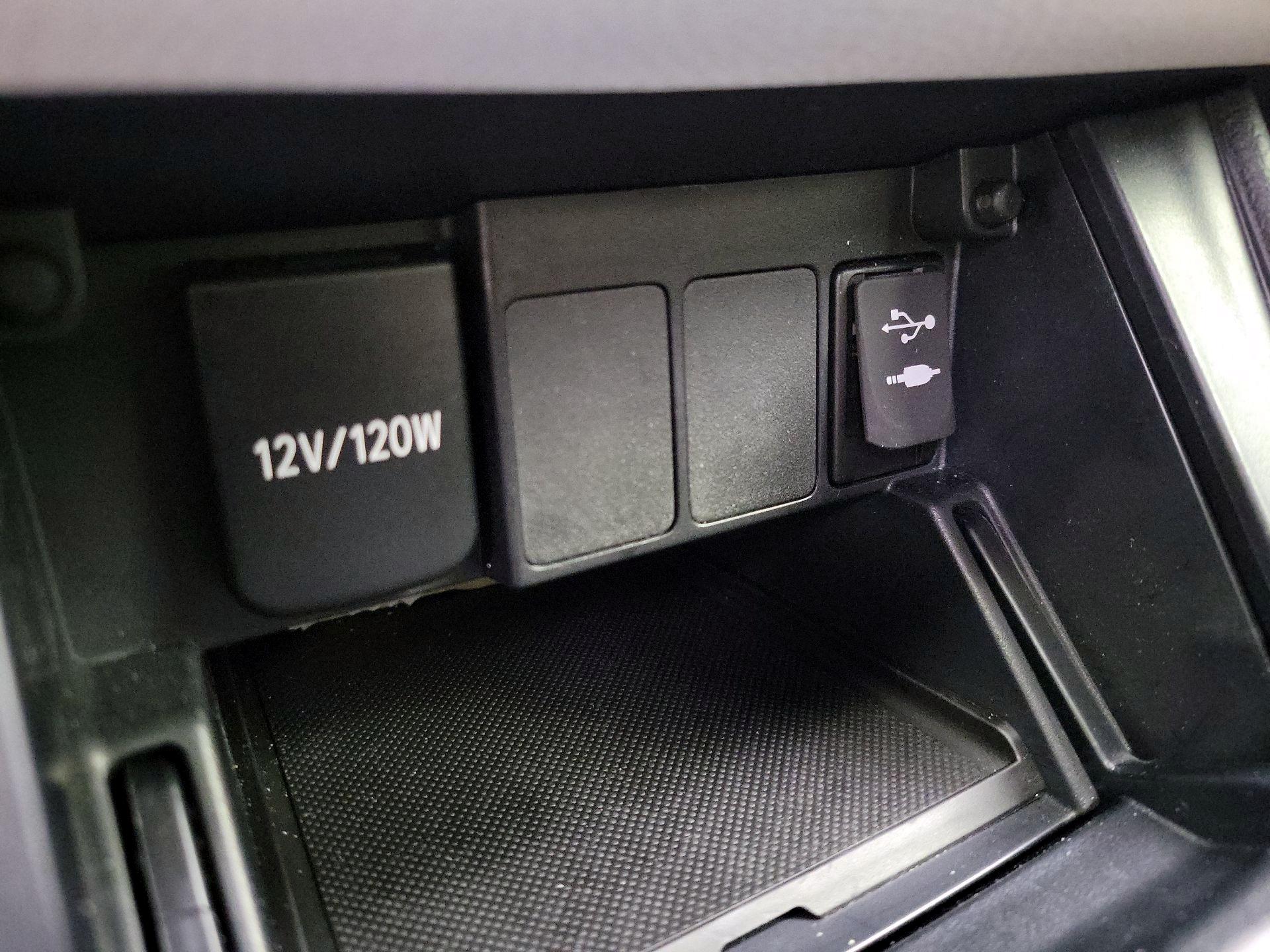 Thumbnail: 2018 Toyota Corolla iM - 18