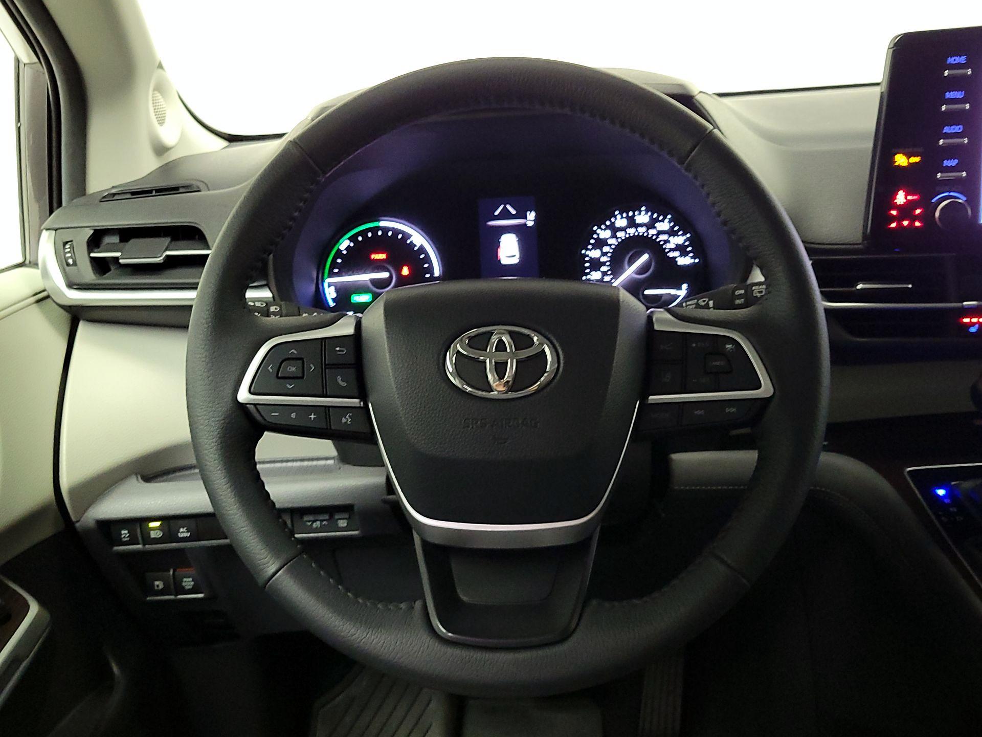 Thumbnail: 2024 Toyota Sienna - 10