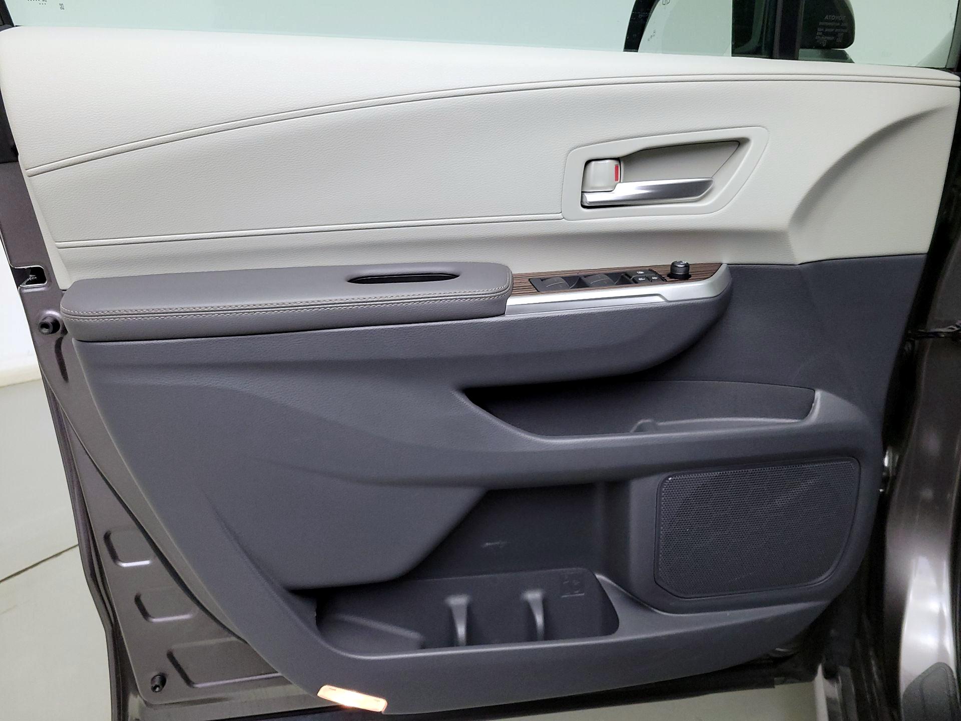 Thumbnail: 2024 Toyota Sienna - 12