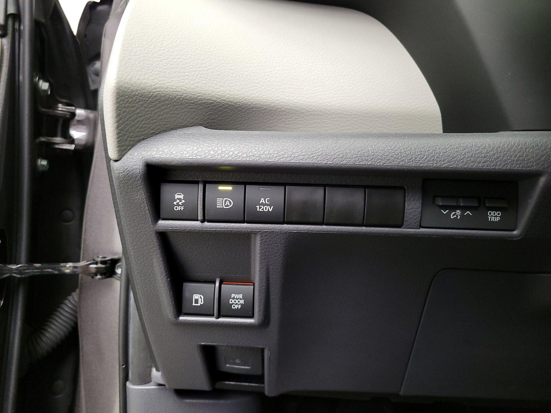 Thumbnail: 2024 Toyota Sienna - 13