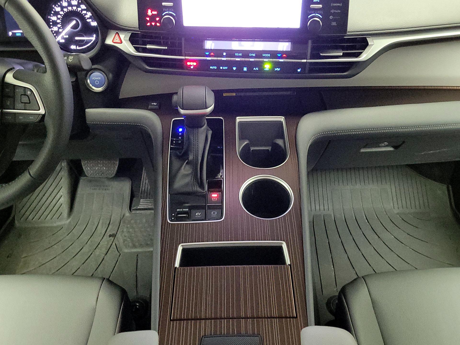 Thumbnail: 2024 Toyota Sienna - 18