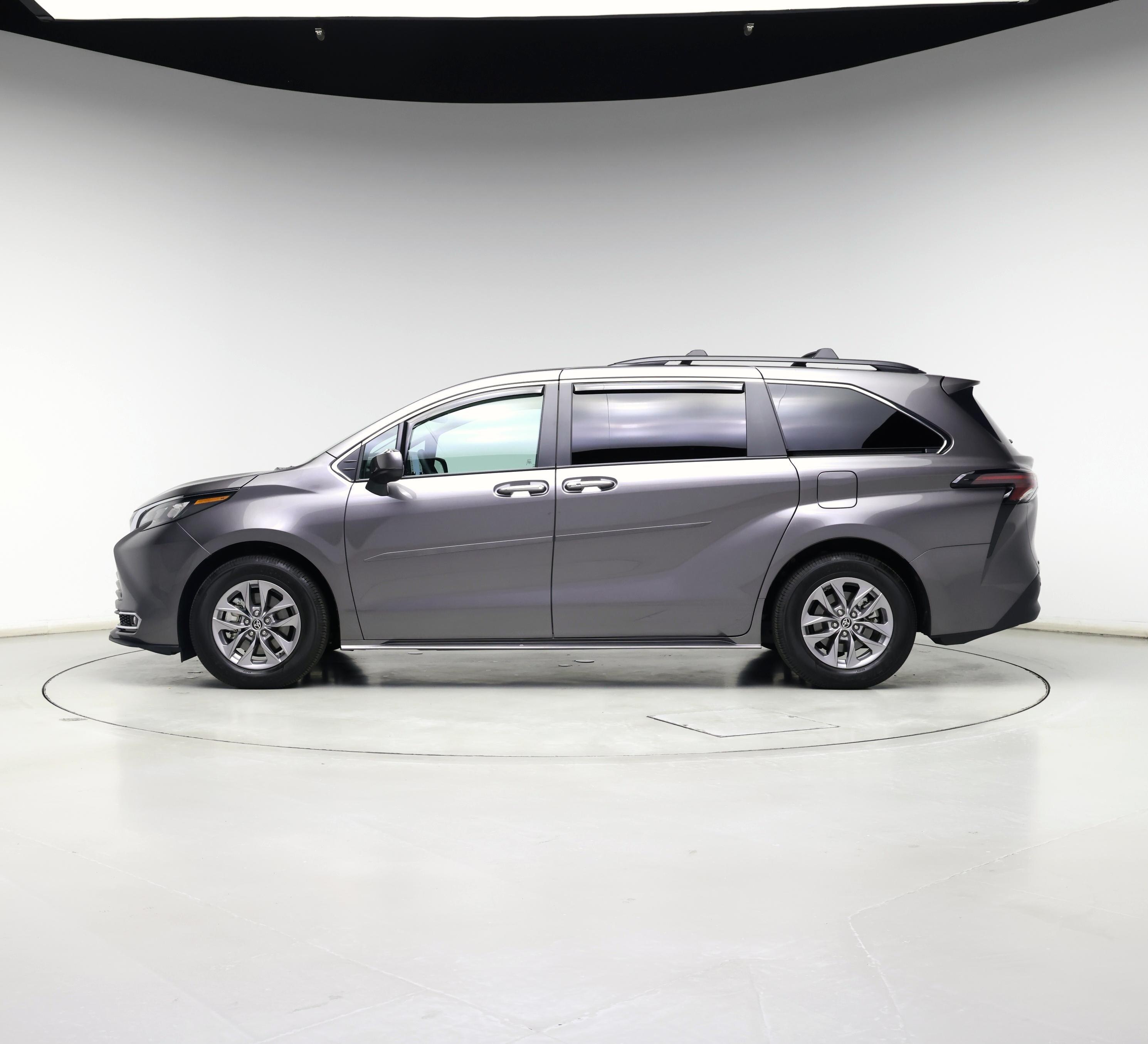 Thumbnail: 2024 Toyota Sienna - 3