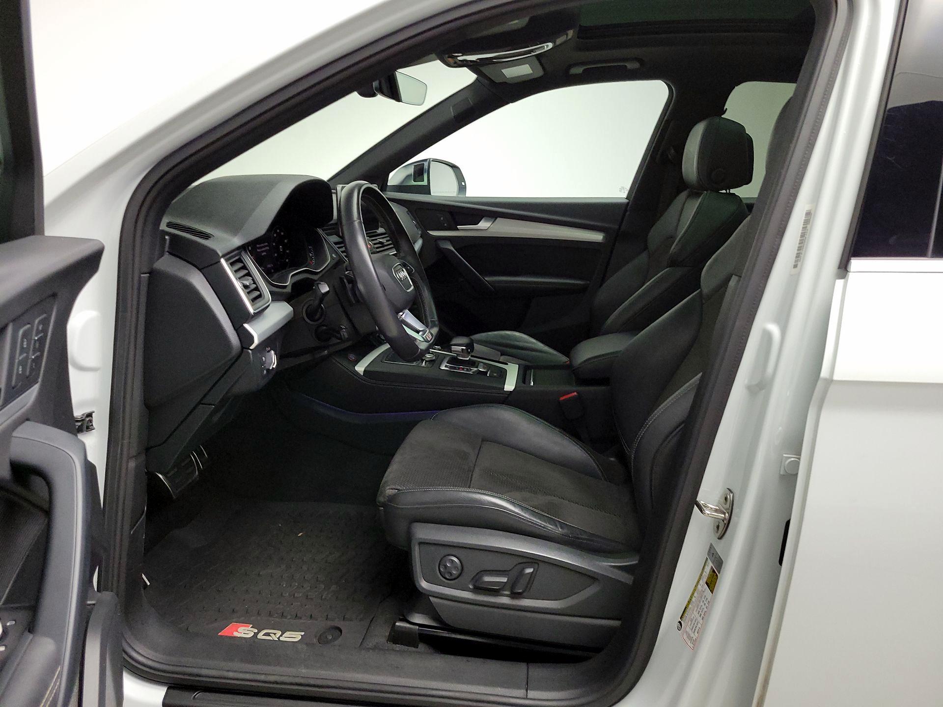 Thumbnail: 2020 Audi SQ5 - 11