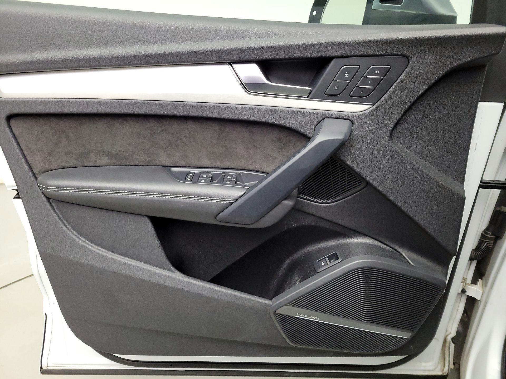 Thumbnail: 2020 Audi SQ5 - 12