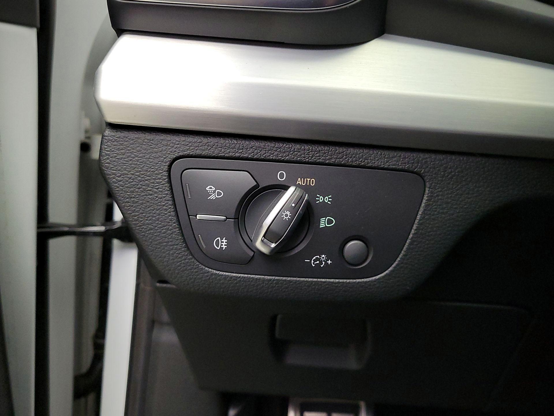 Thumbnail: 2020 Audi SQ5 - 13