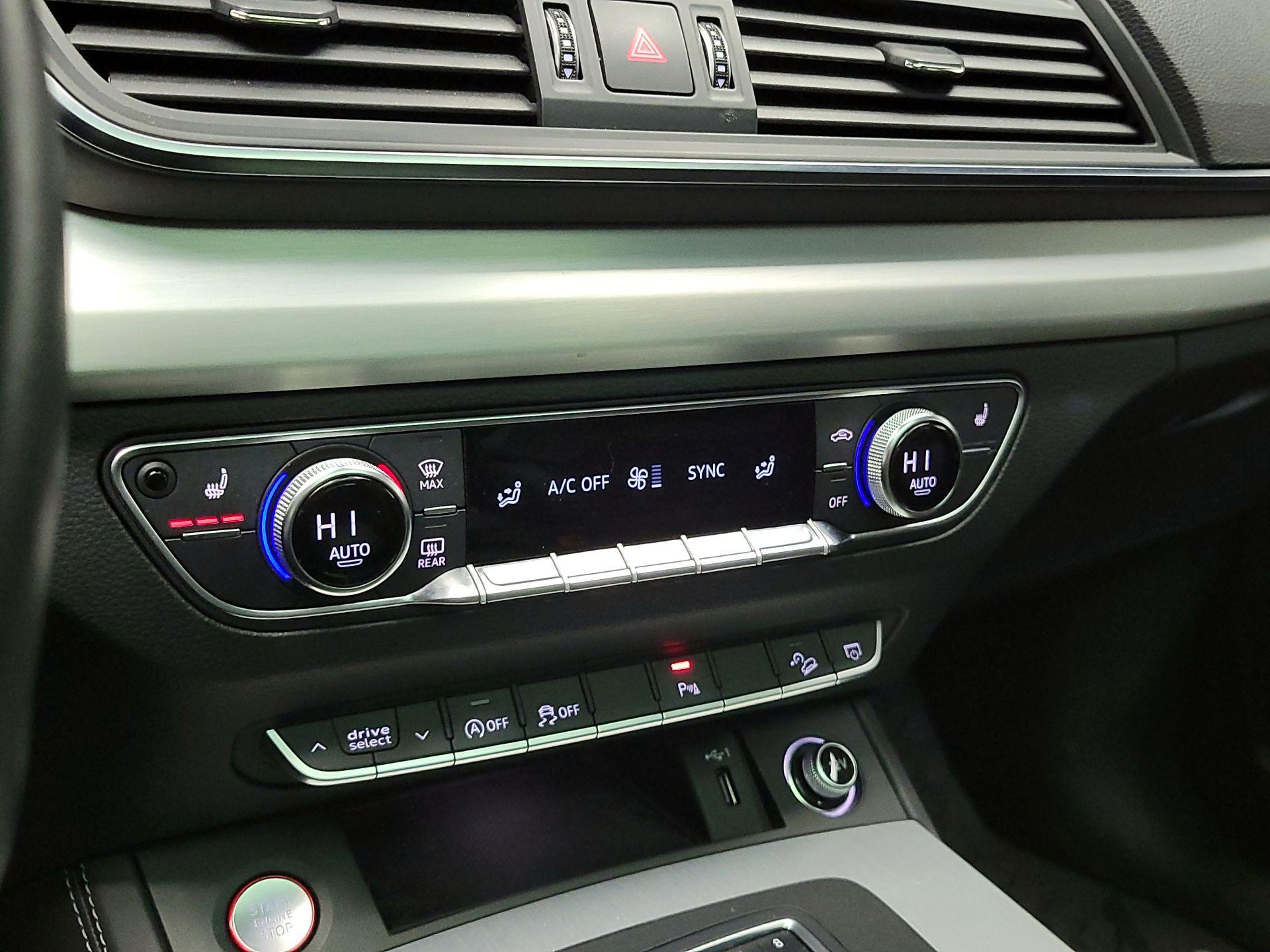 Thumbnail: 2020 Audi SQ5 - 17