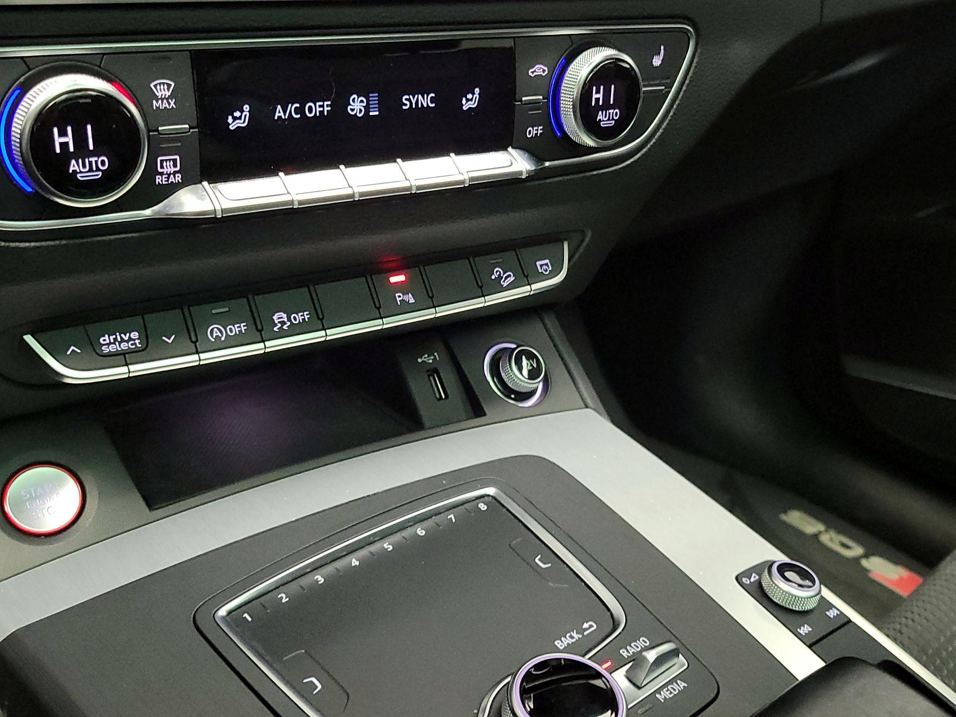 Thumbnail: 2020 Audi SQ5 - 19