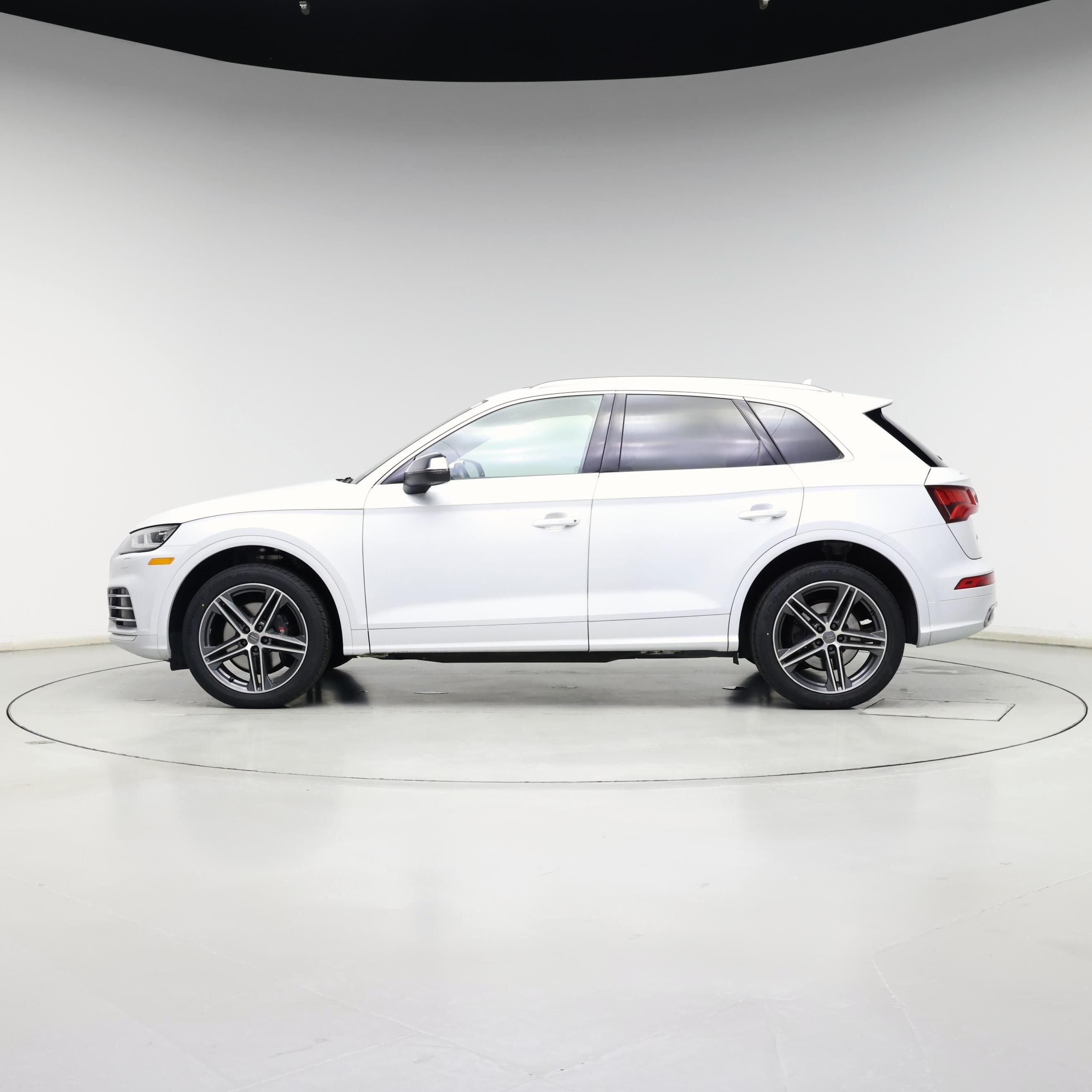 Thumbnail: 2020 Audi SQ5 - 3