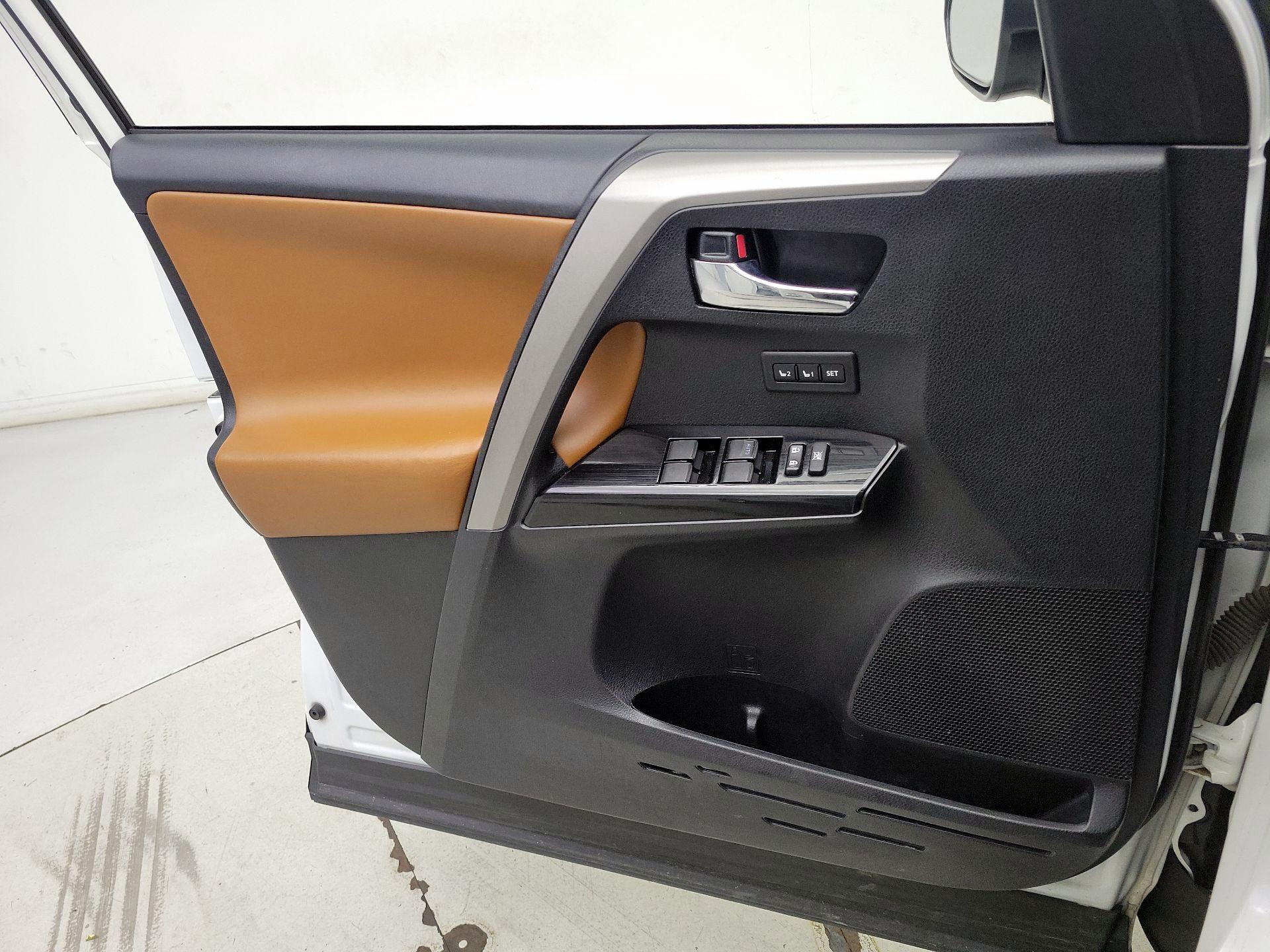 Thumbnail: 2018 Toyota RAV4 - 12