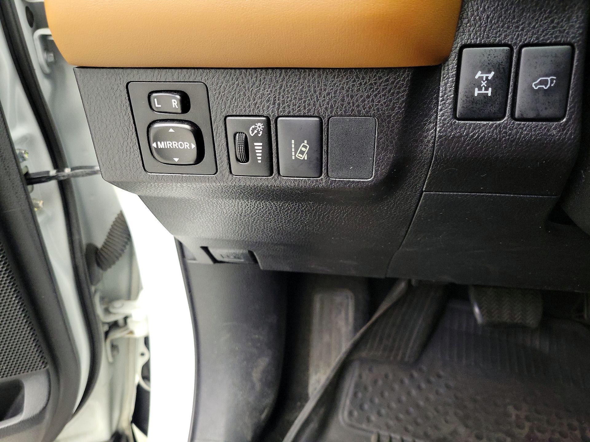 Thumbnail: 2018 Toyota RAV4 - 13