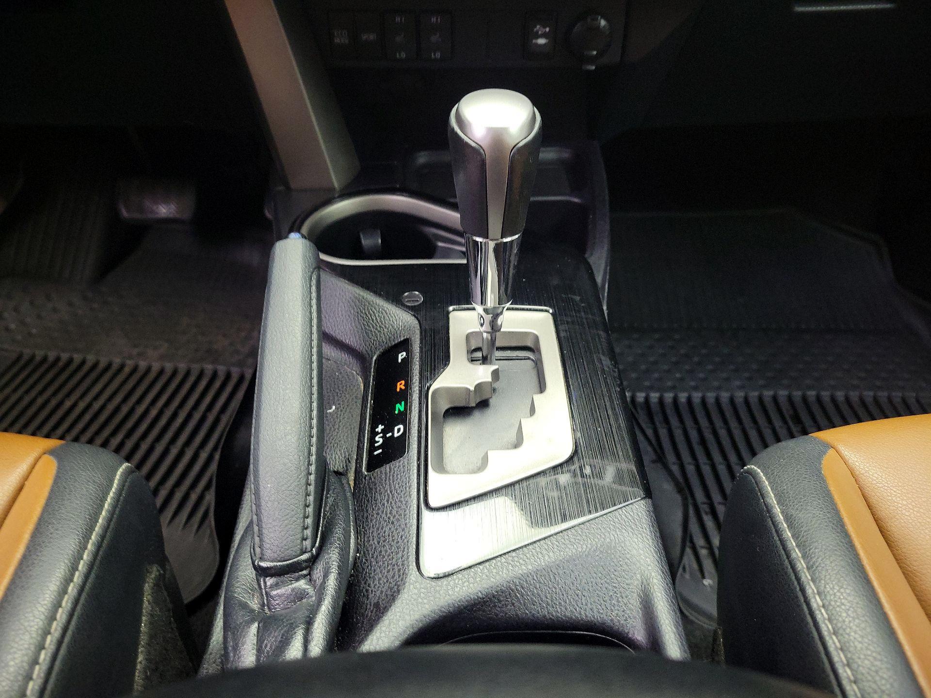 Thumbnail: 2018 Toyota RAV4 - 18