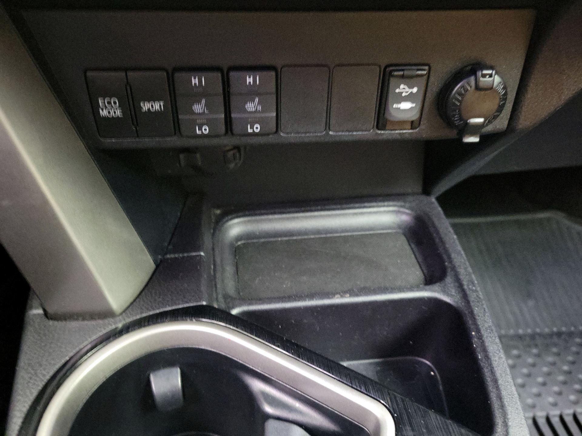 Thumbnail: 2018 Toyota RAV4 - 19