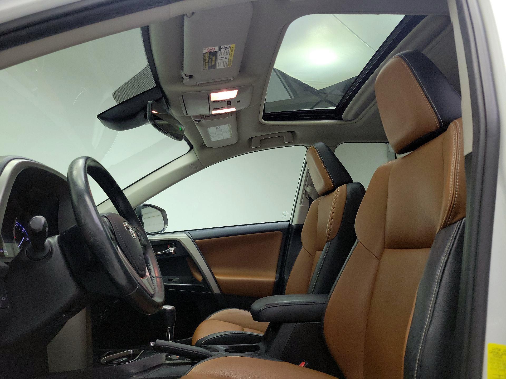 Thumbnail: 2018 Toyota RAV4 - 20