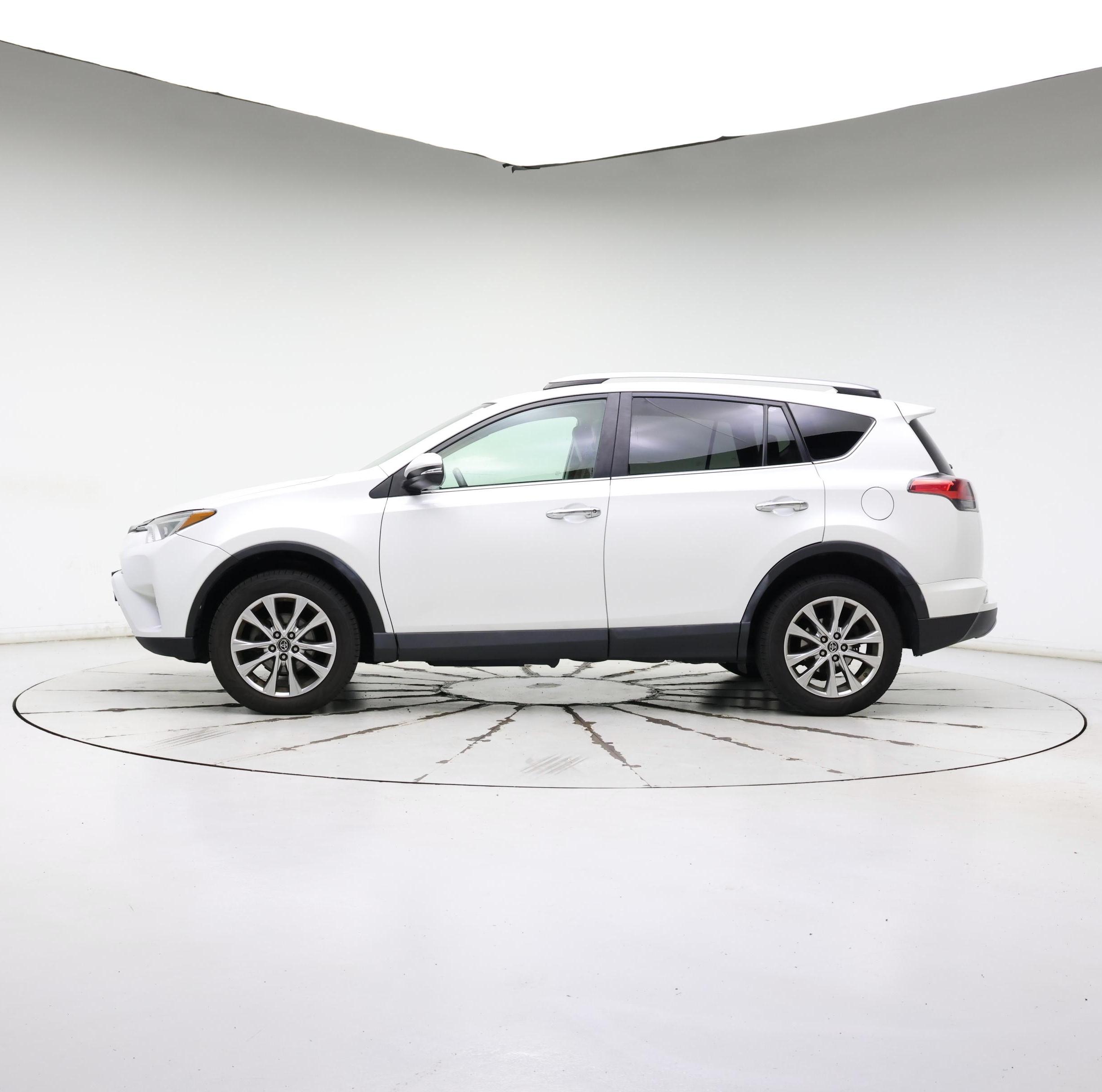 Thumbnail: 2018 Toyota RAV4 - 3