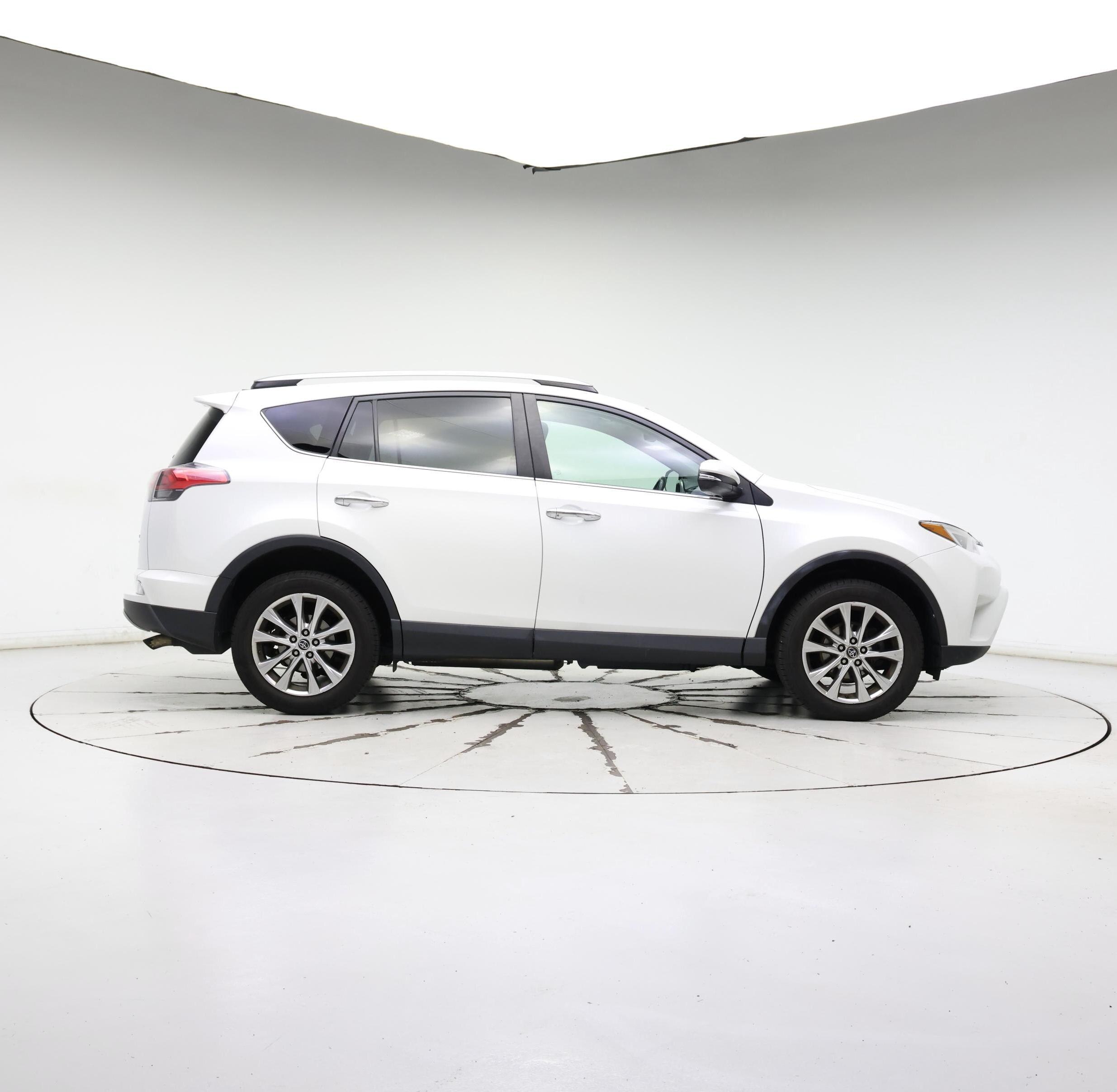 Thumbnail: 2018 Toyota RAV4 - 7