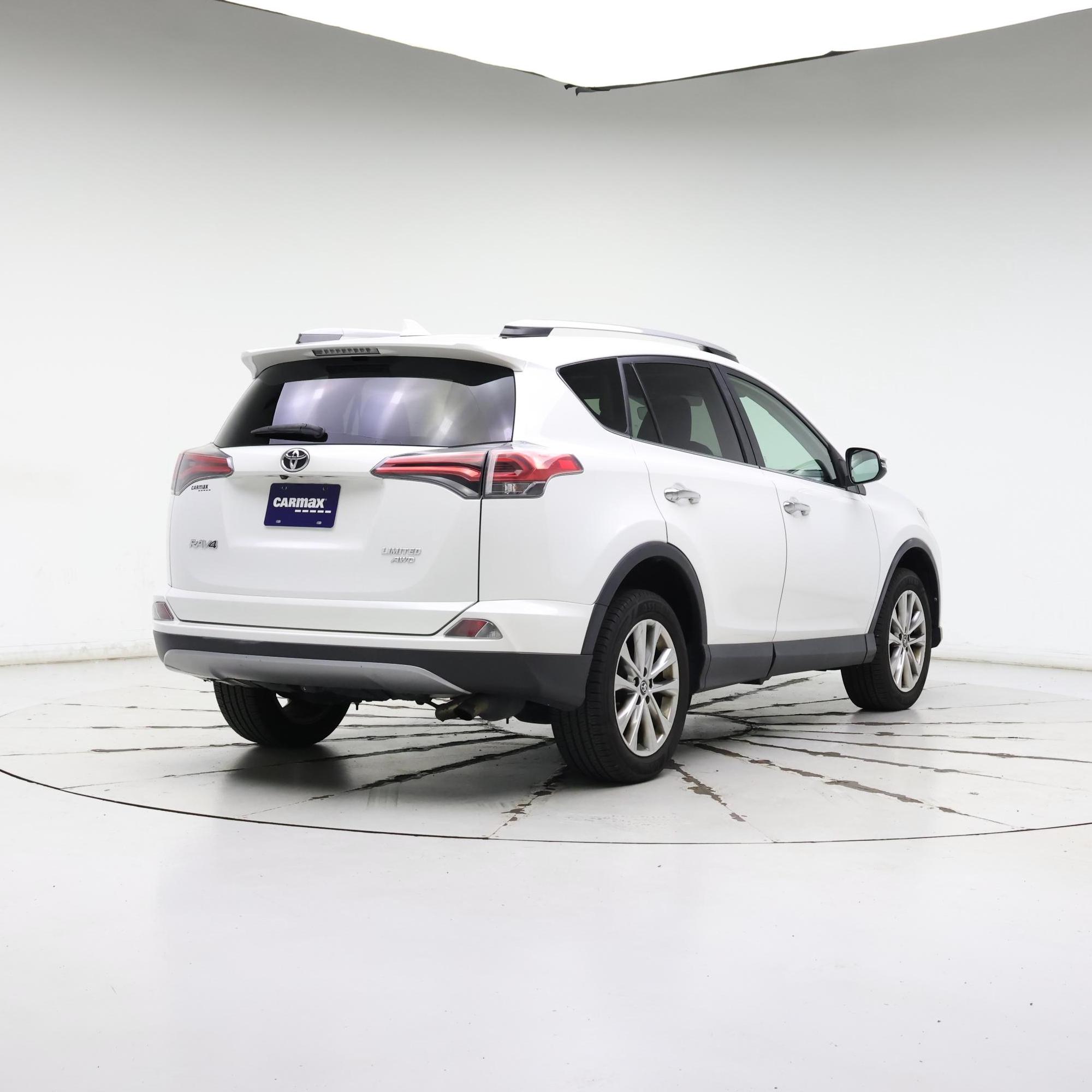 Thumbnail: 2018 Toyota RAV4 - 8