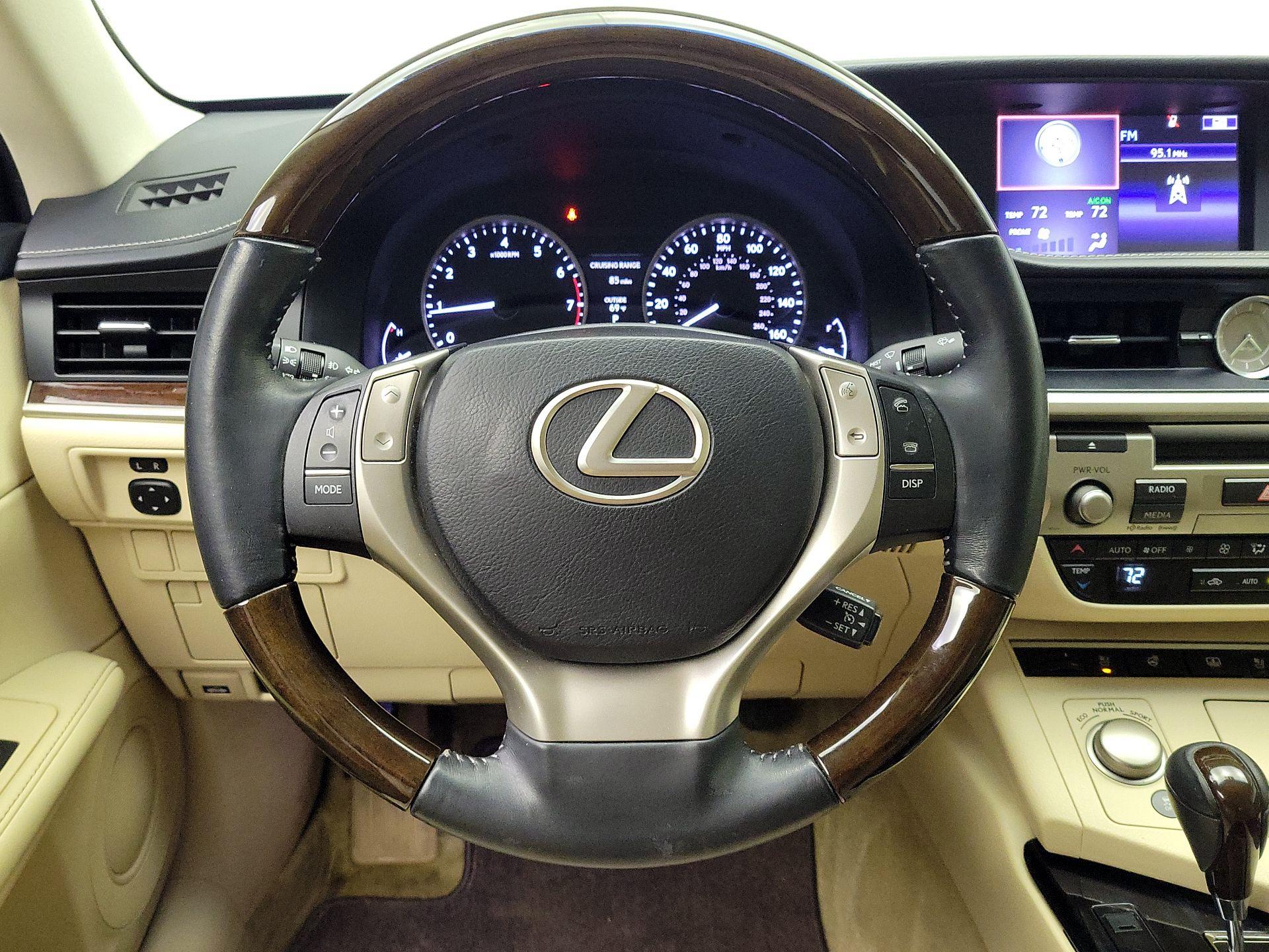 Thumbnail: 2015 Lexus ES - 10