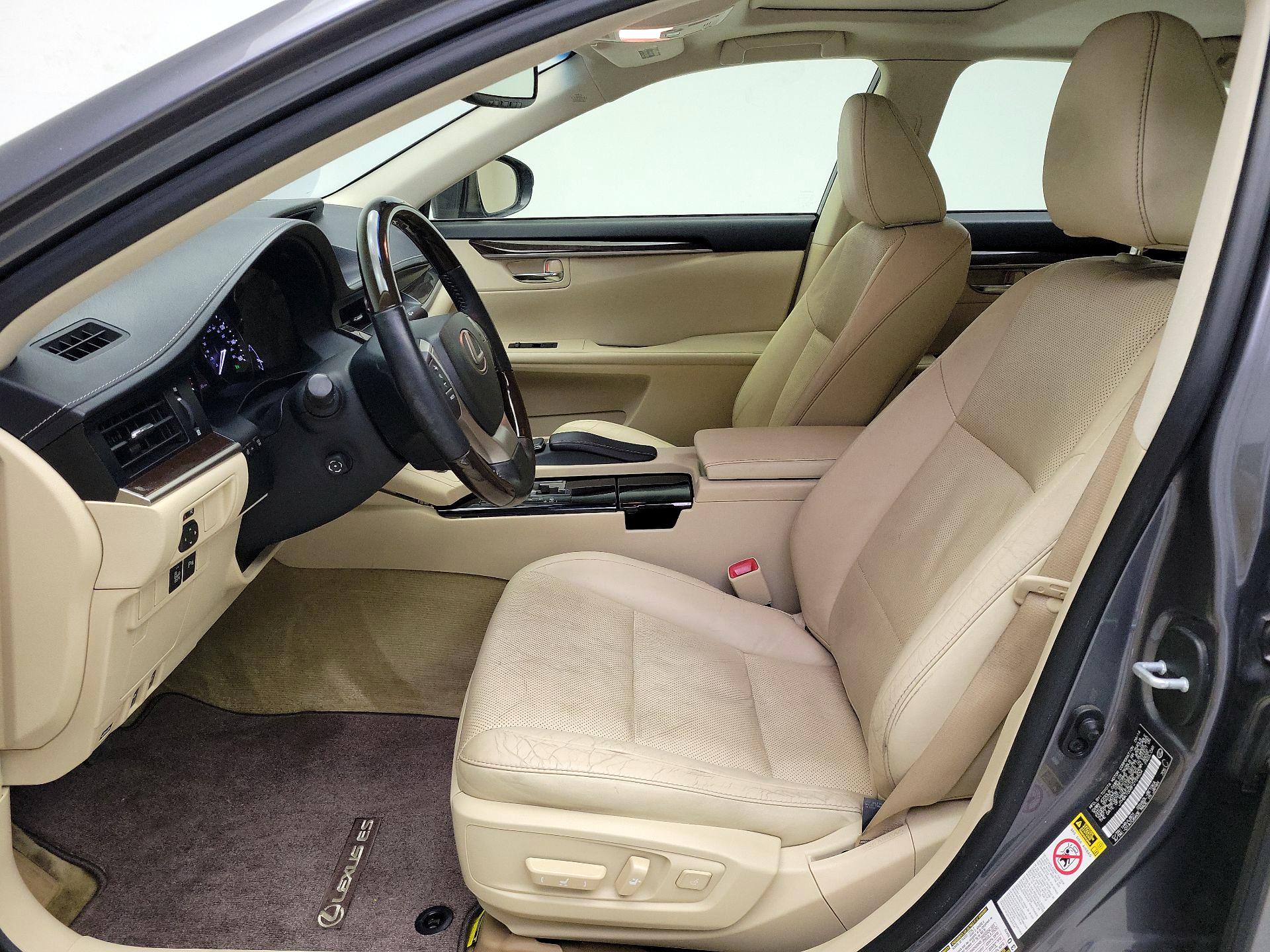 Thumbnail: 2015 Lexus ES - 11