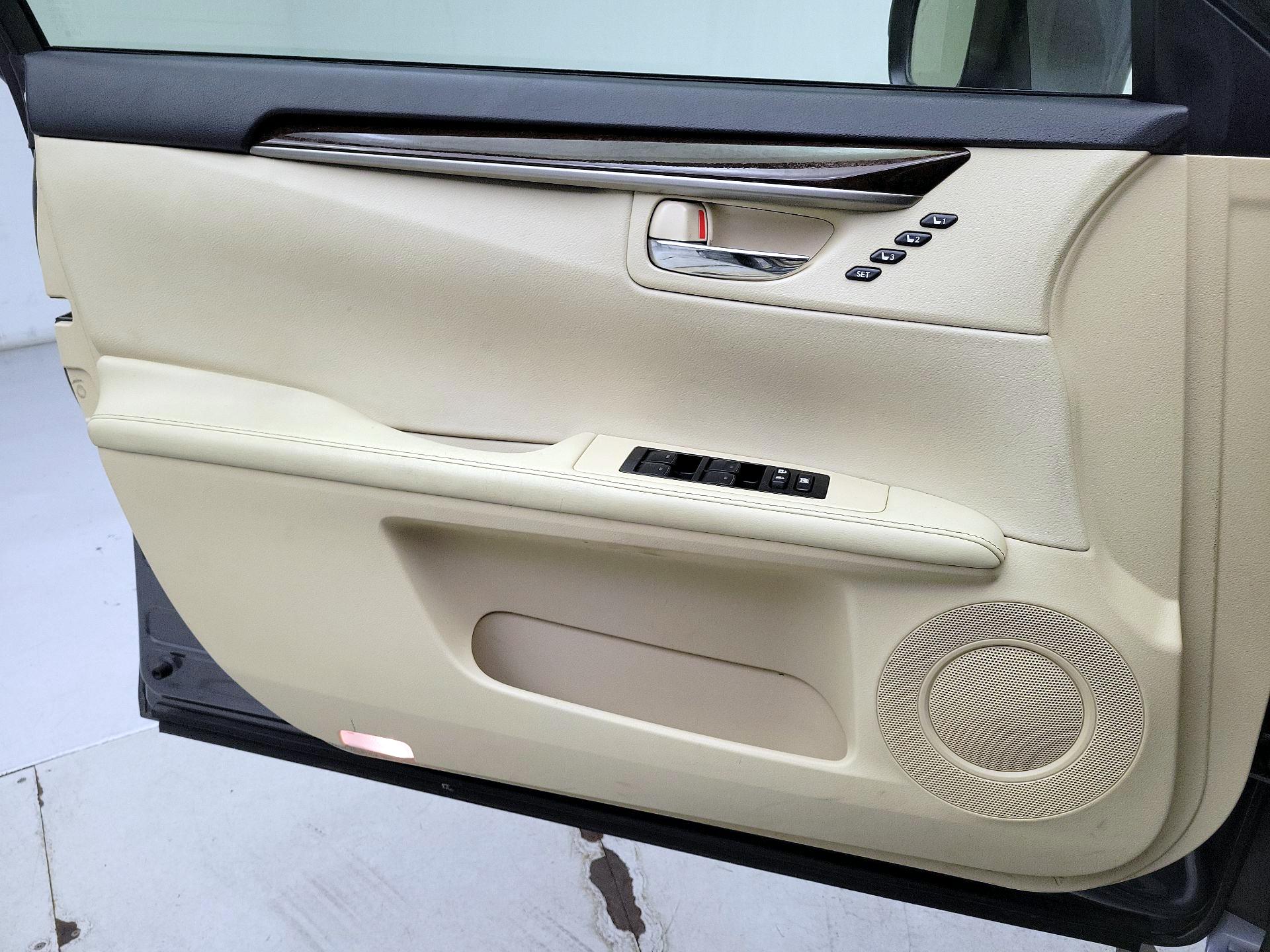 Thumbnail: 2015 Lexus ES - 12