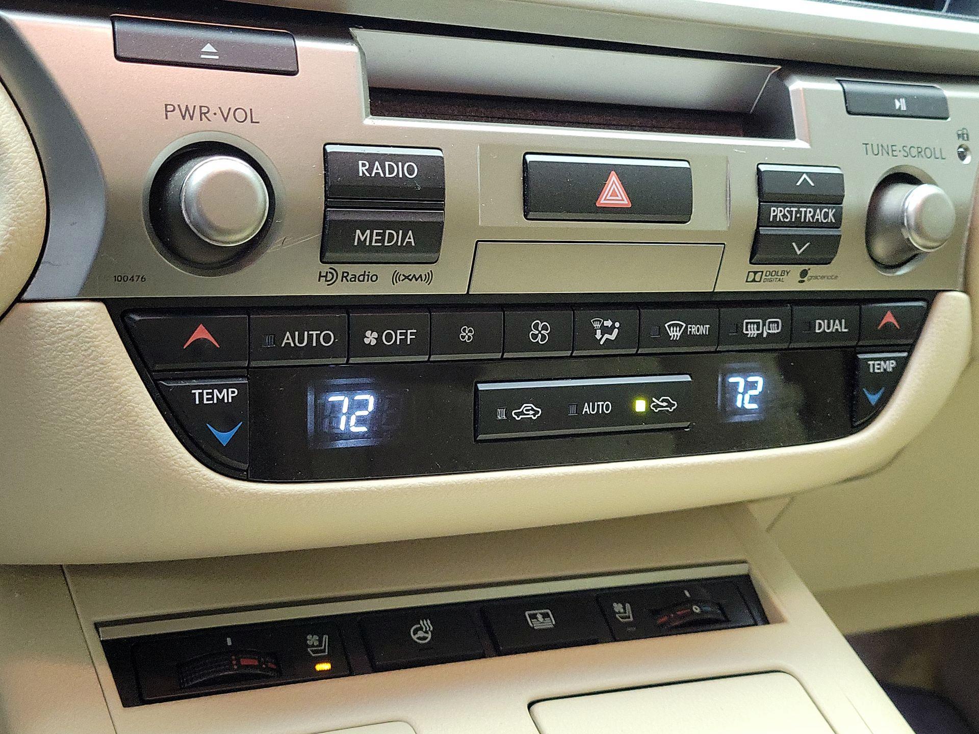 Thumbnail: 2015 Lexus ES - 17