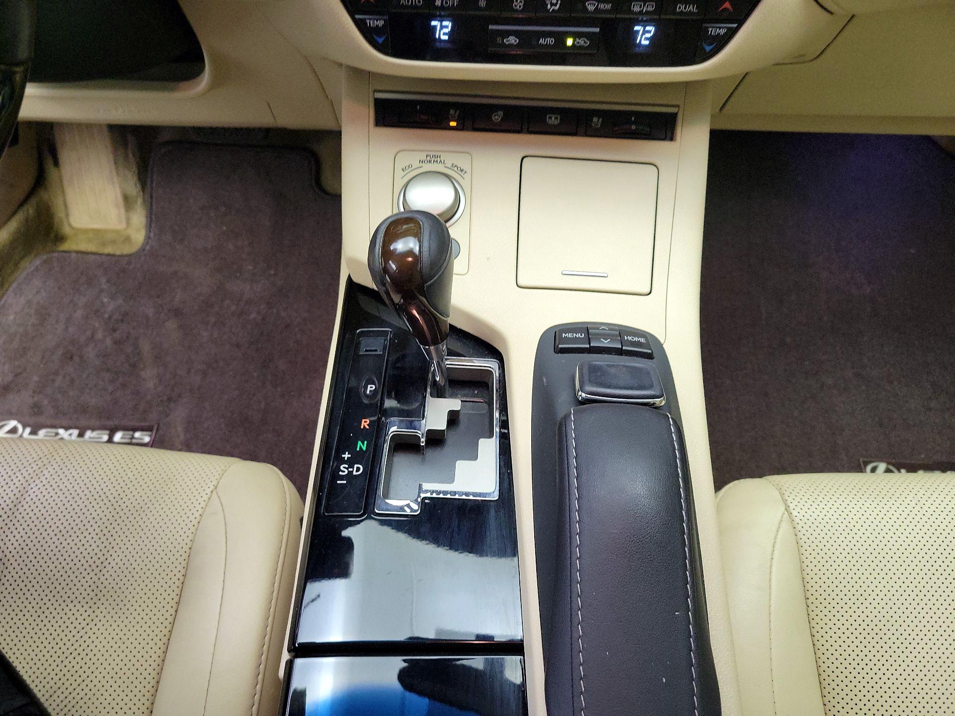 Thumbnail: 2015 Lexus ES - 18