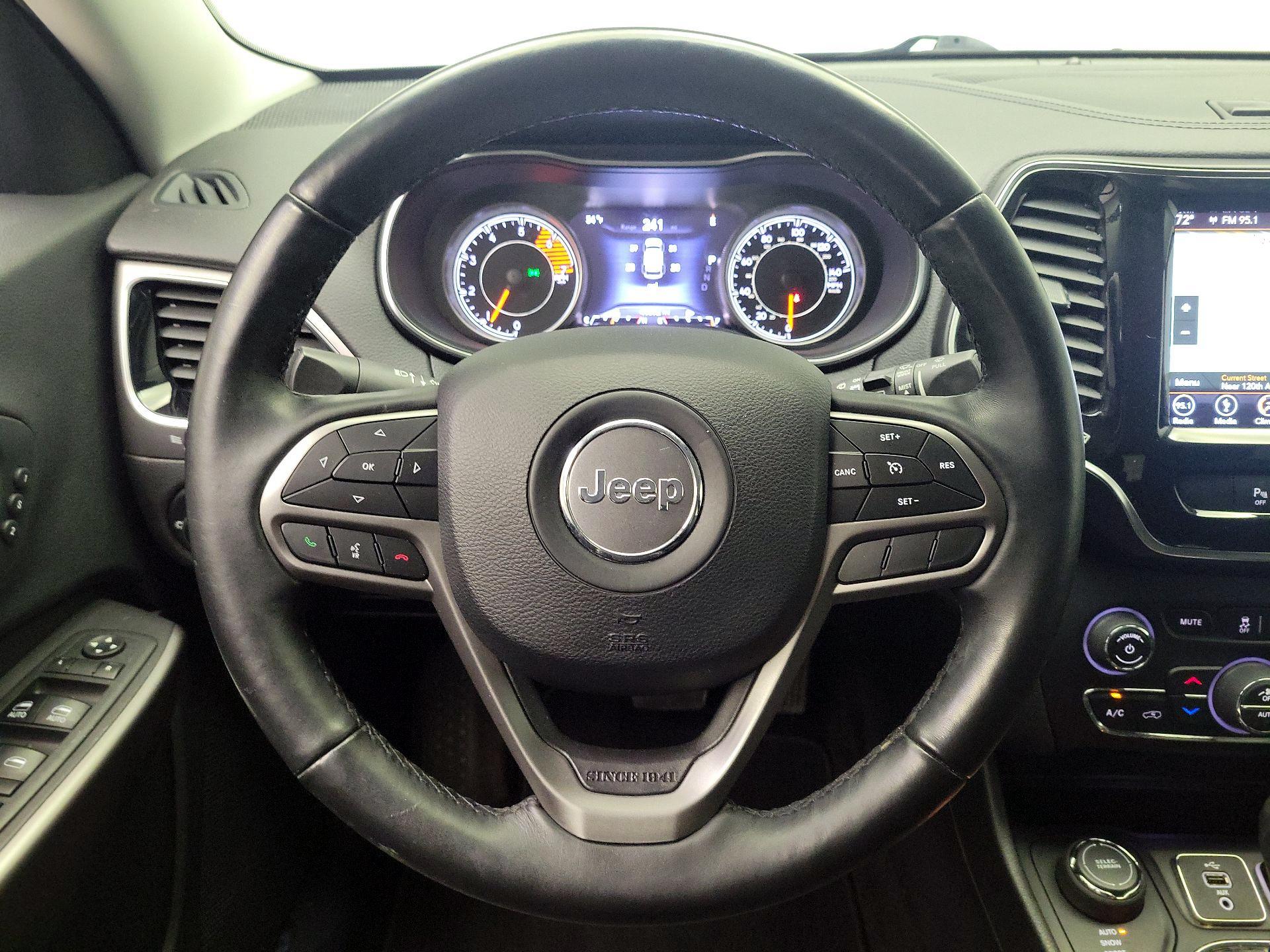 Thumbnail: 2019 Jeep Cherokee - 10