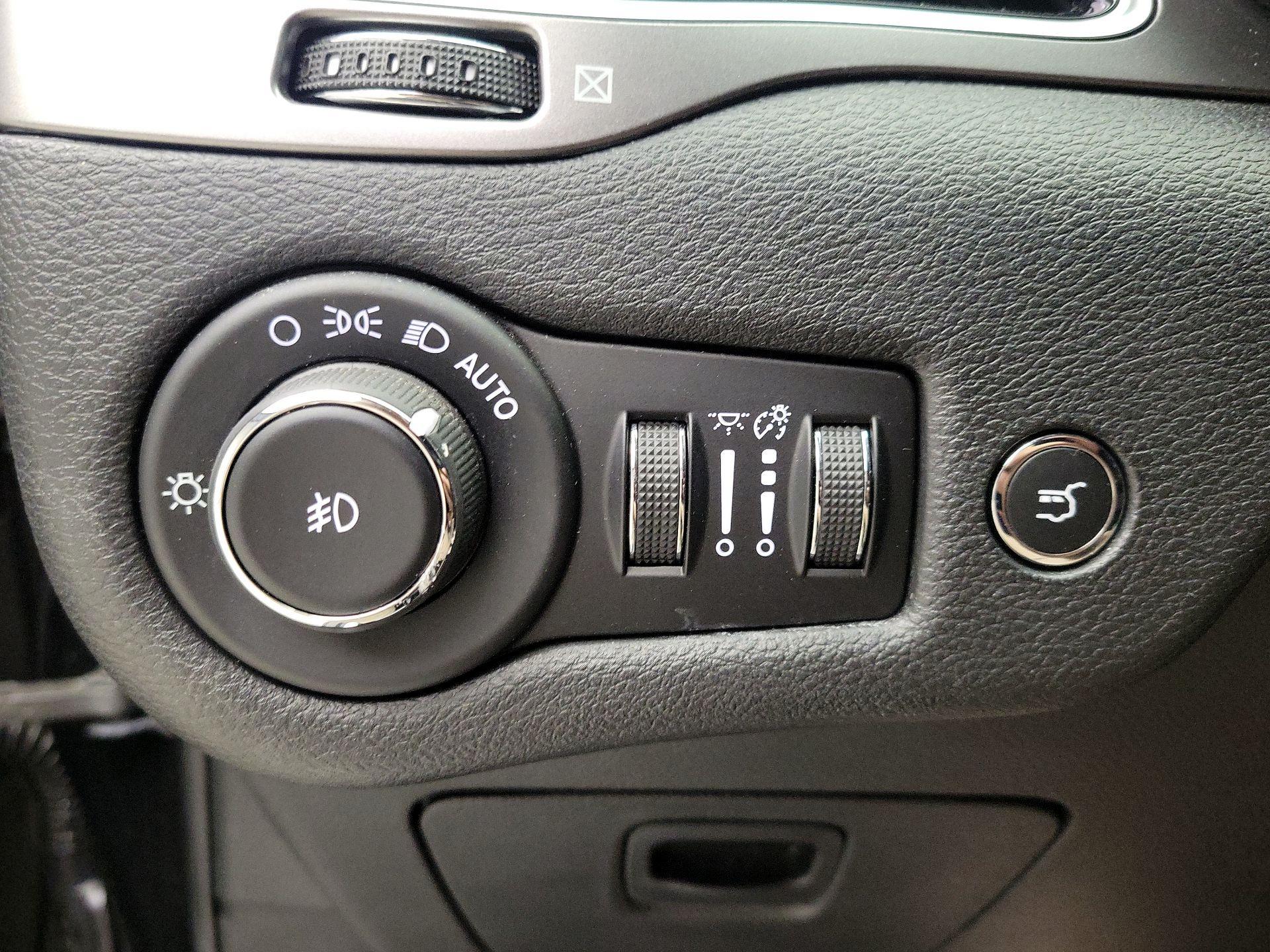 Thumbnail: 2019 Jeep Cherokee - 13