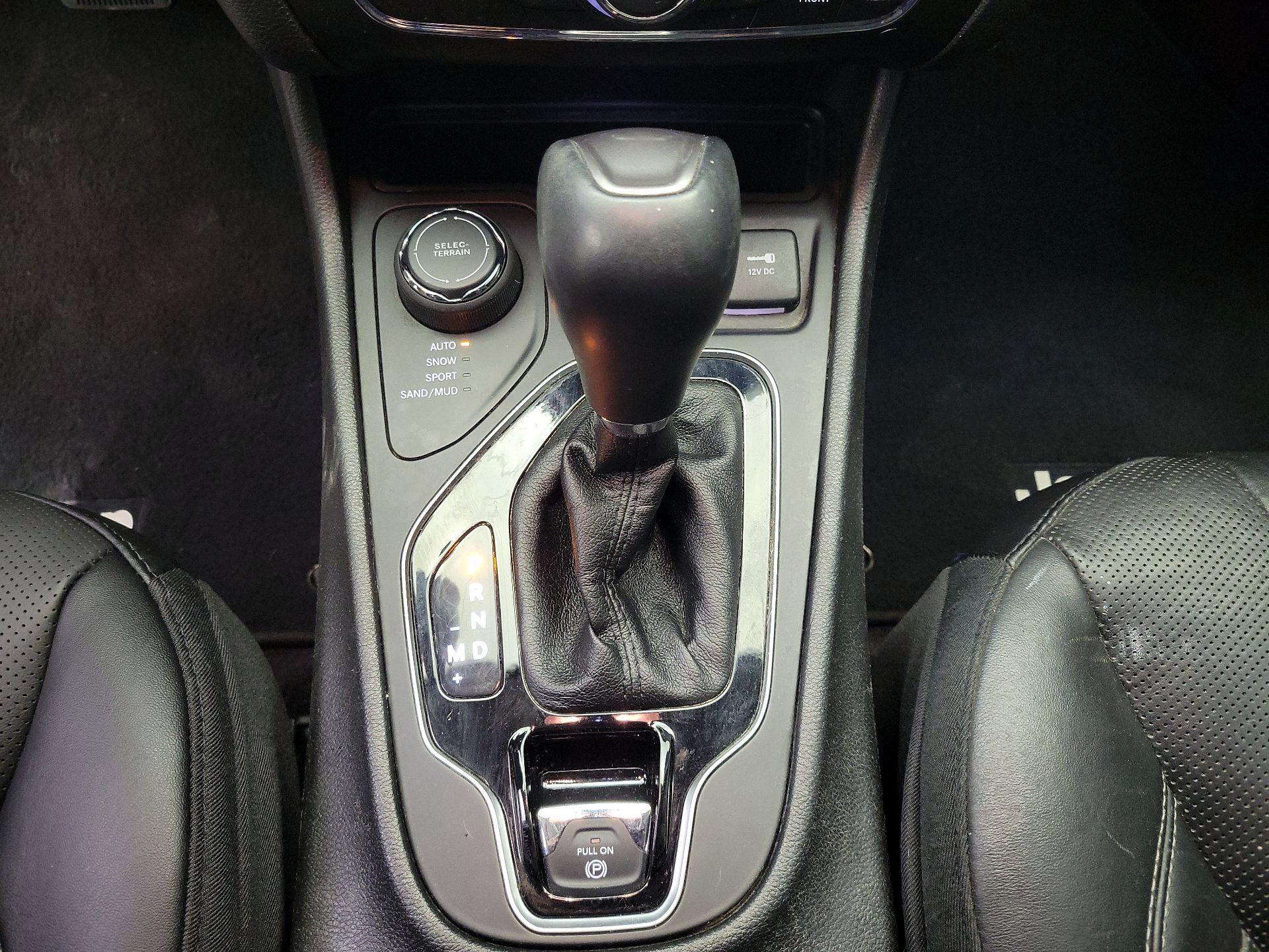 Thumbnail: 2019 Jeep Cherokee - 18