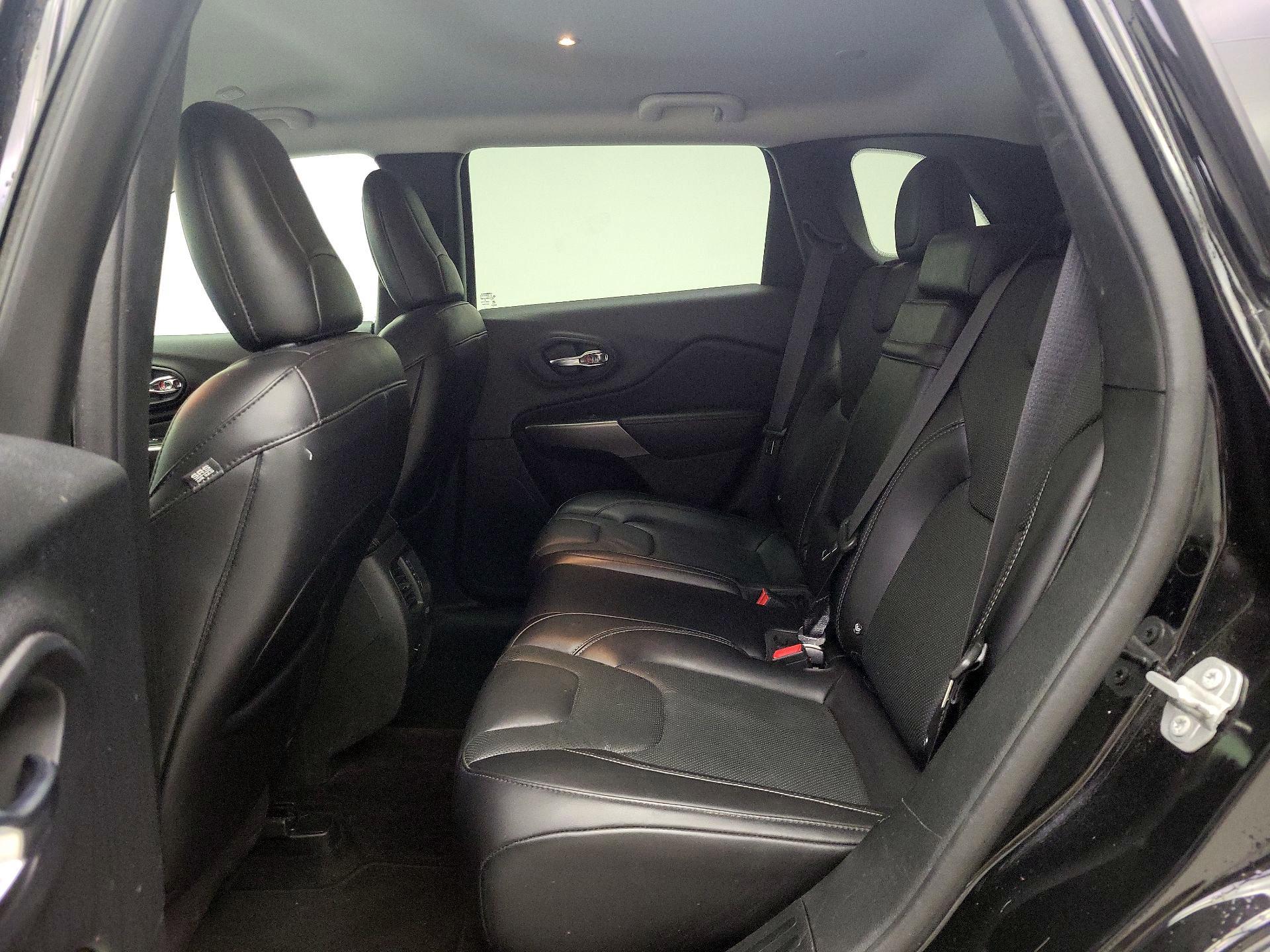 Thumbnail: 2019 Jeep Cherokee - 20