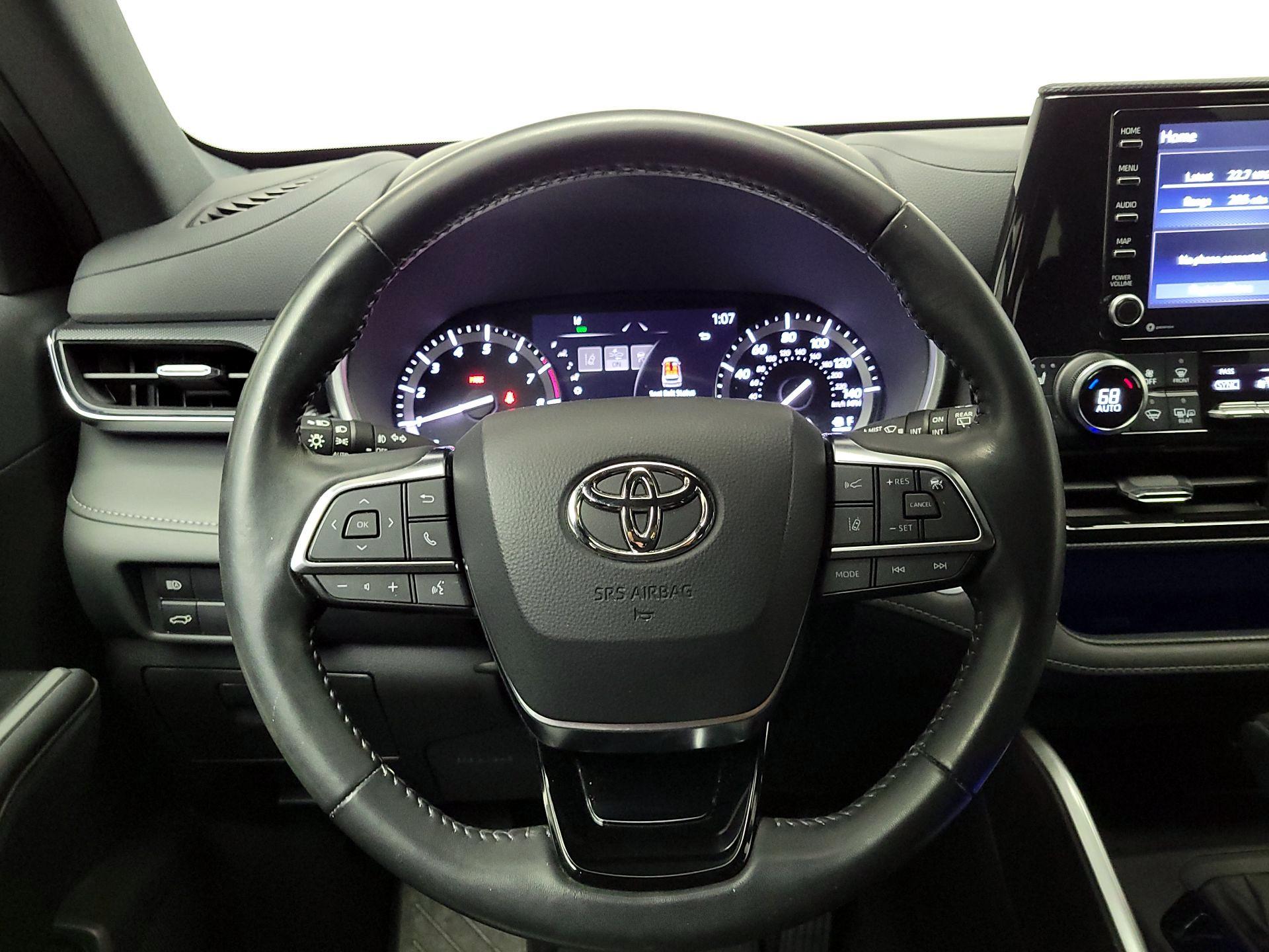 Thumbnail: 2021 Toyota Highlander - 10