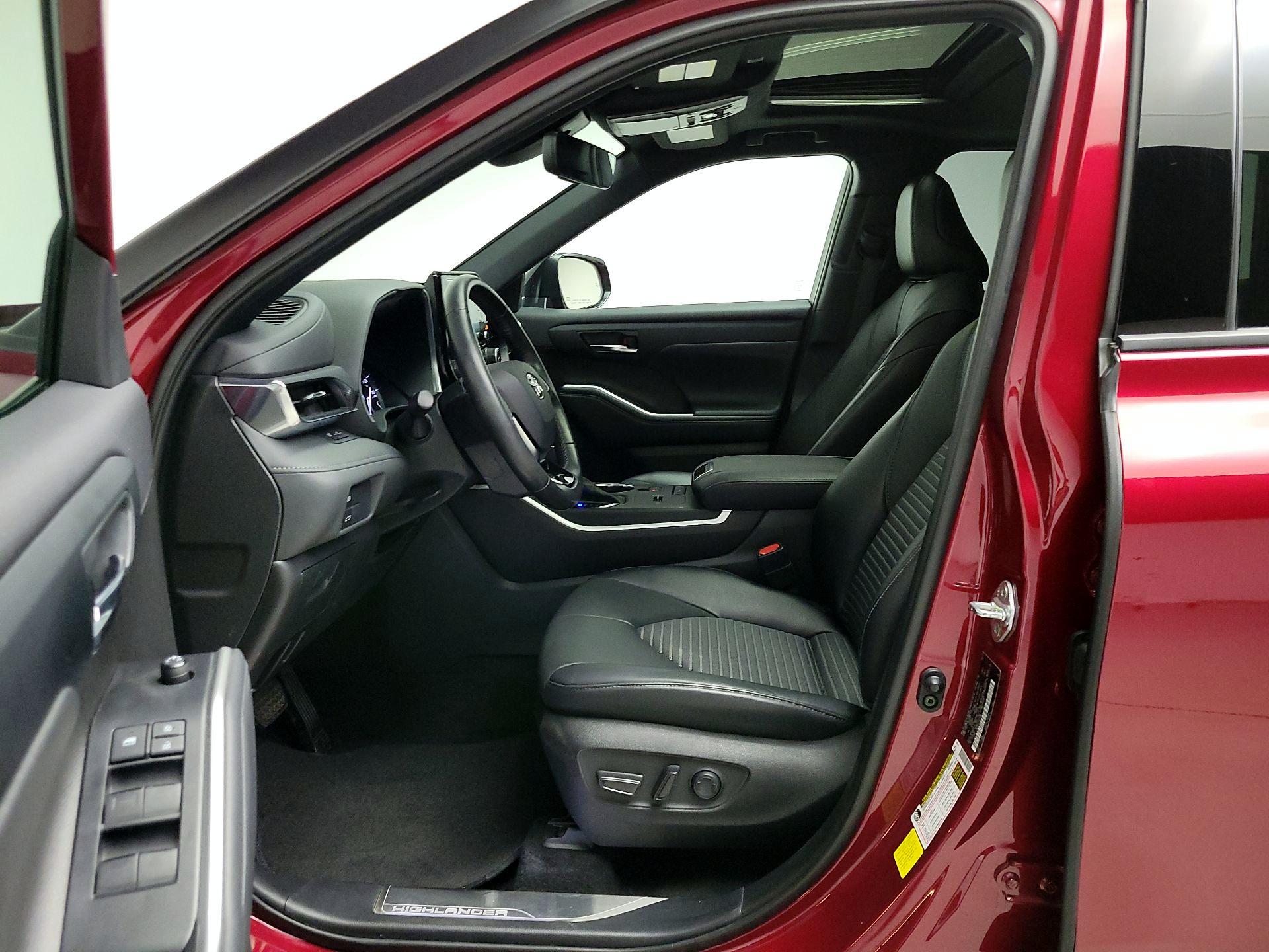 Thumbnail: 2021 Toyota Highlander - 11