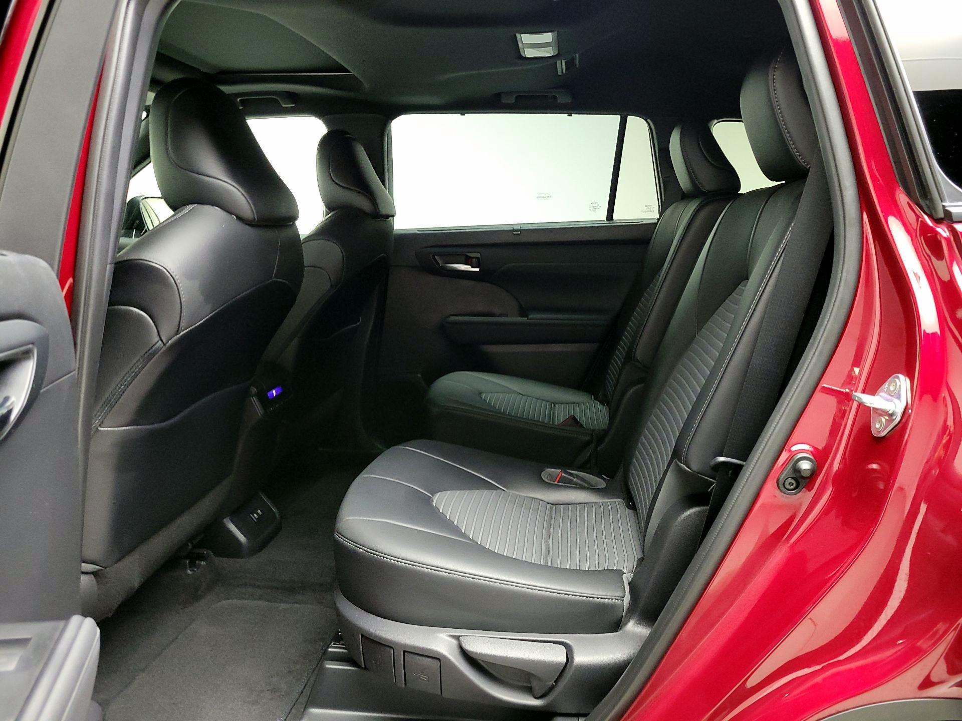 Thumbnail: 2021 Toyota Highlander - 20