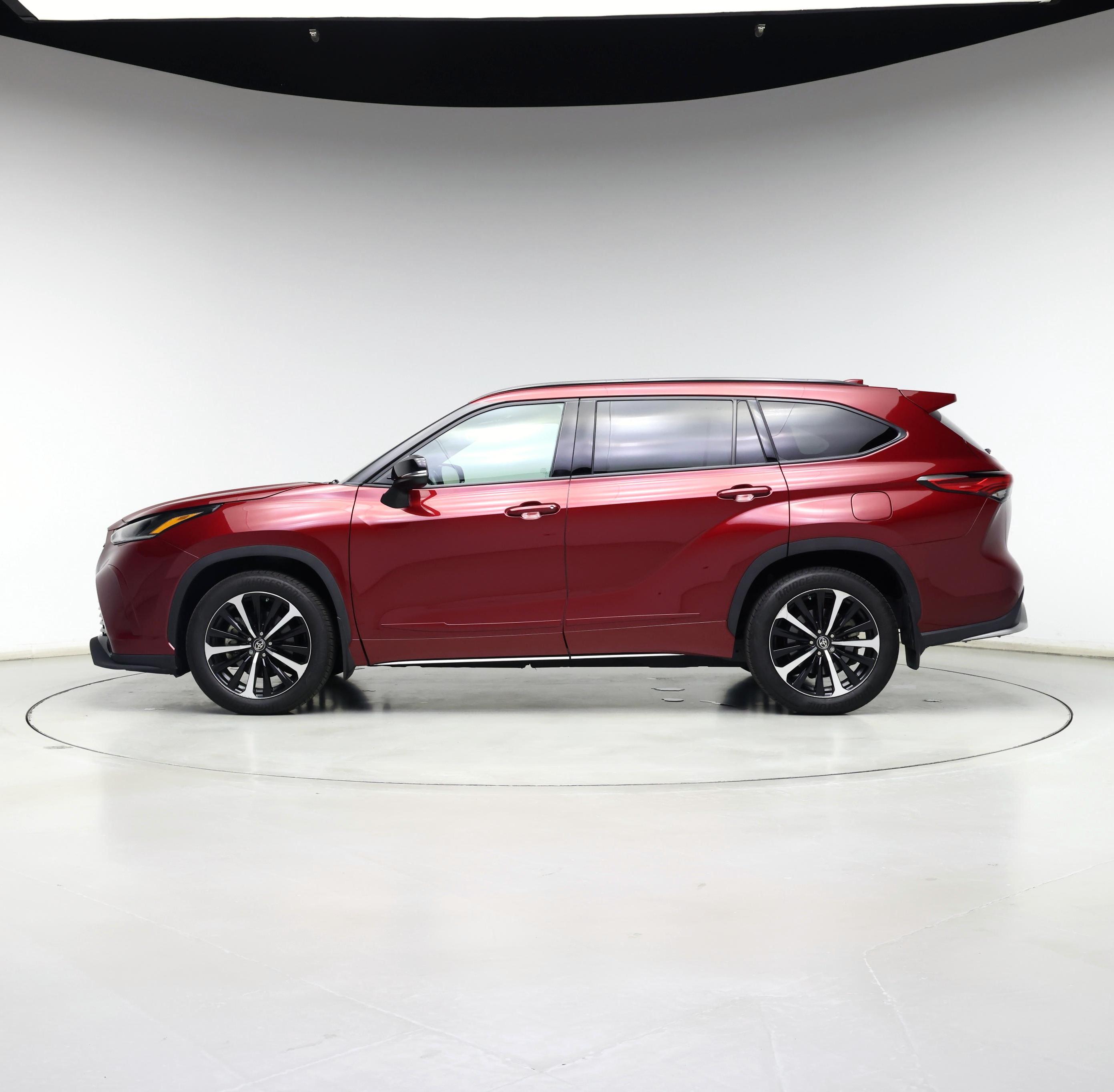 Thumbnail: 2021 Toyota Highlander - 3