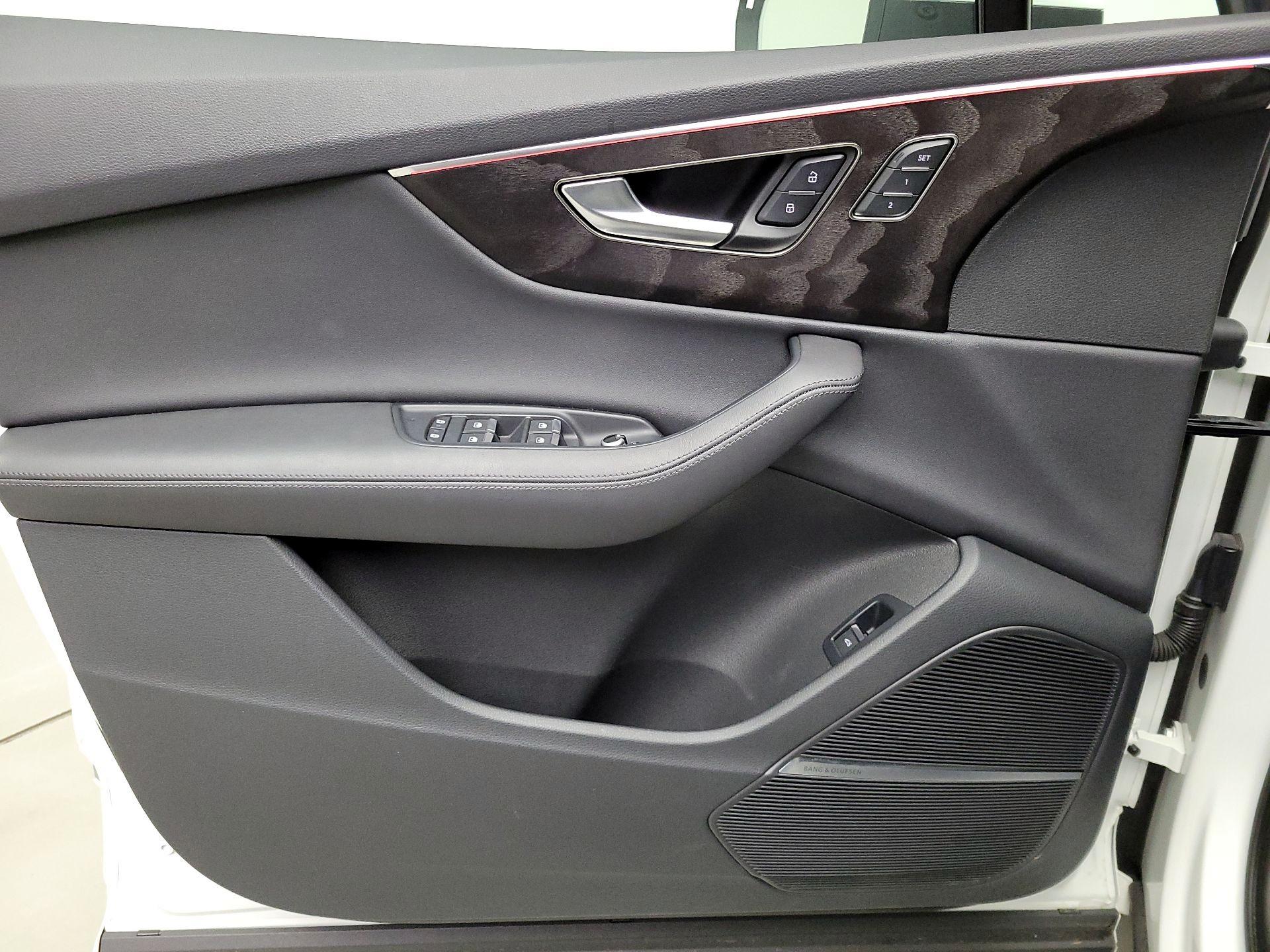 Thumbnail: 2023 Audi Q7 - 12