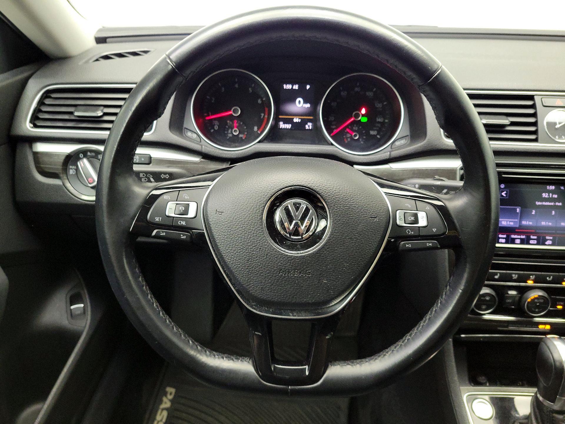 Thumbnail: 2017 Volkswagen Passat - 10