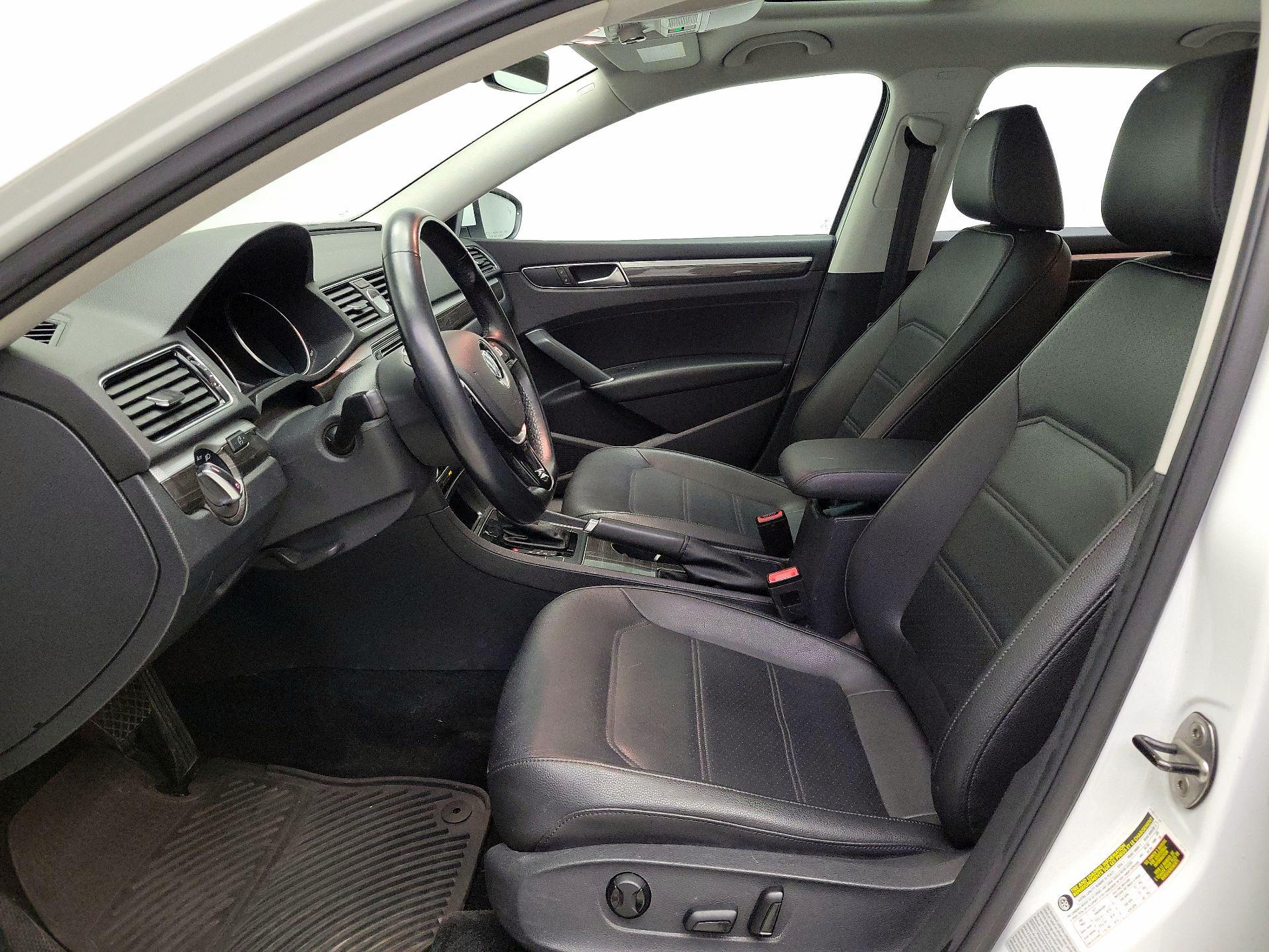 Thumbnail: 2017 Volkswagen Passat - 11