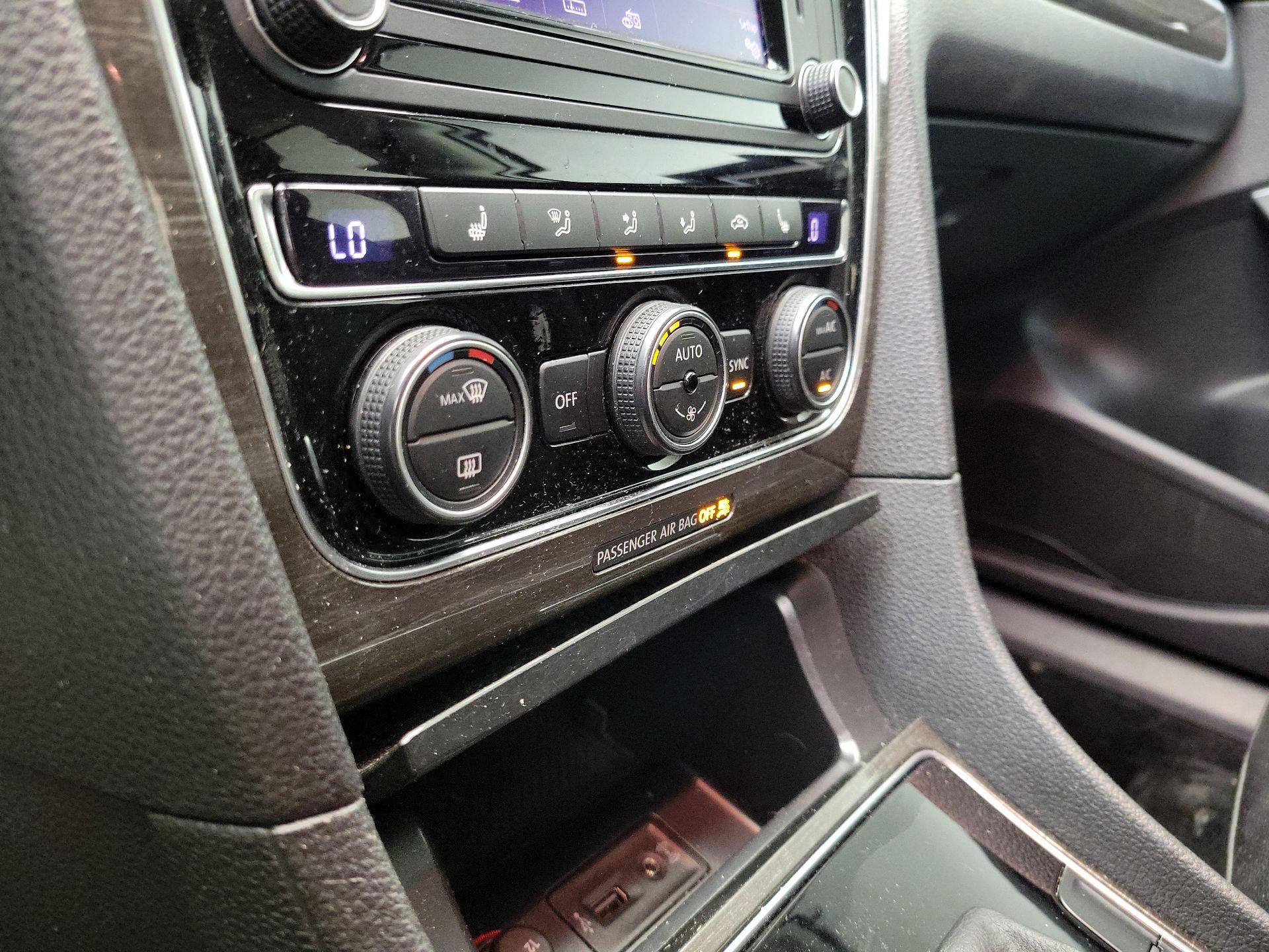 Thumbnail: 2017 Volkswagen Passat - 16