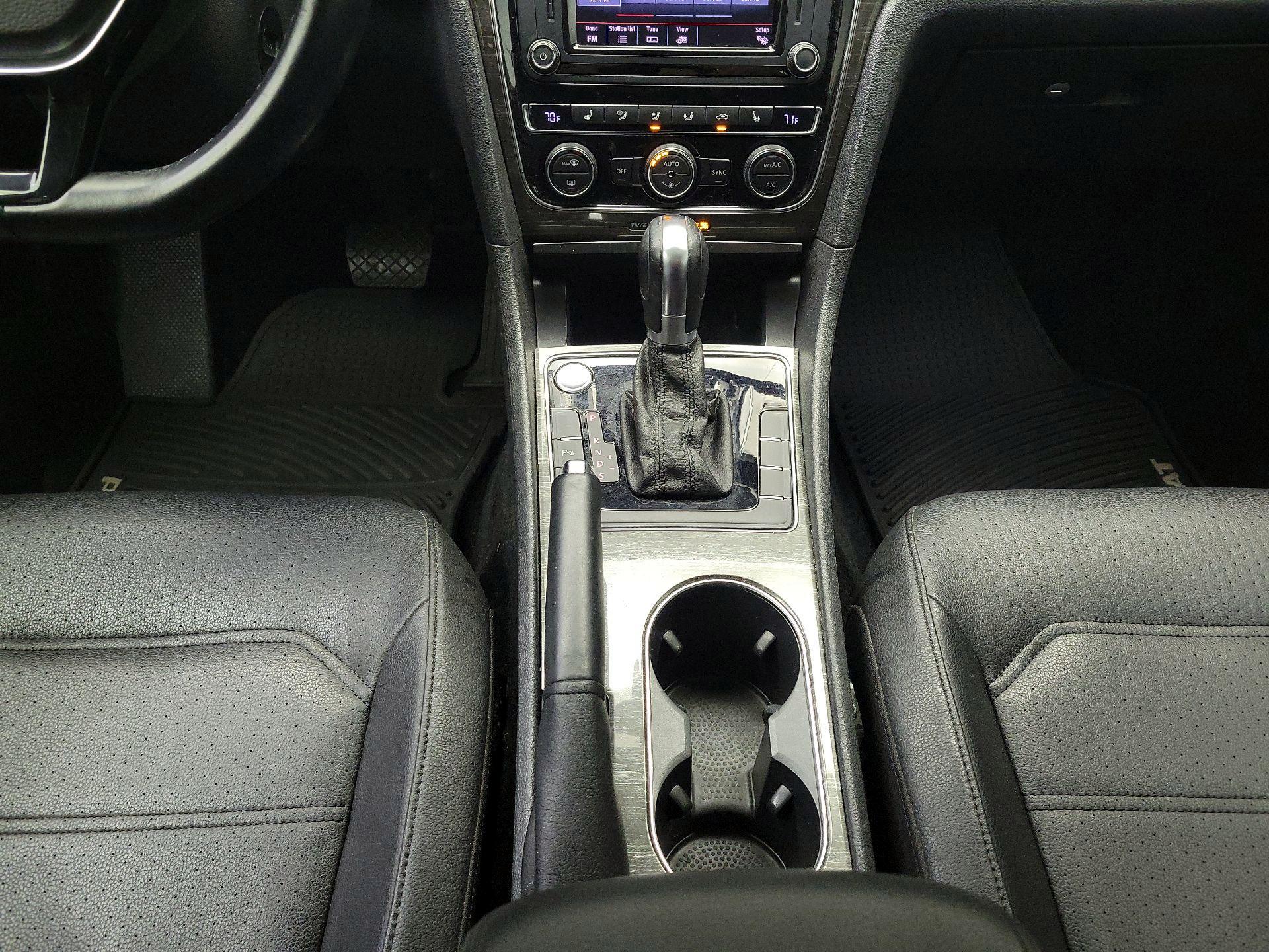 Thumbnail: 2017 Volkswagen Passat - 17