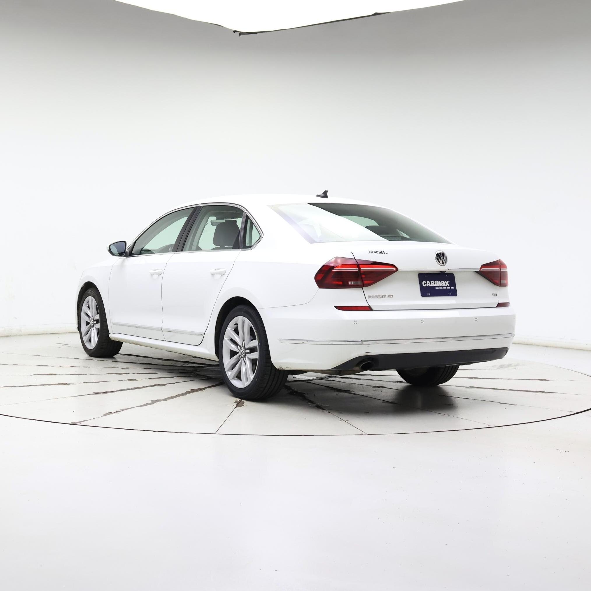 Thumbnail: 2017 Volkswagen Passat - 2