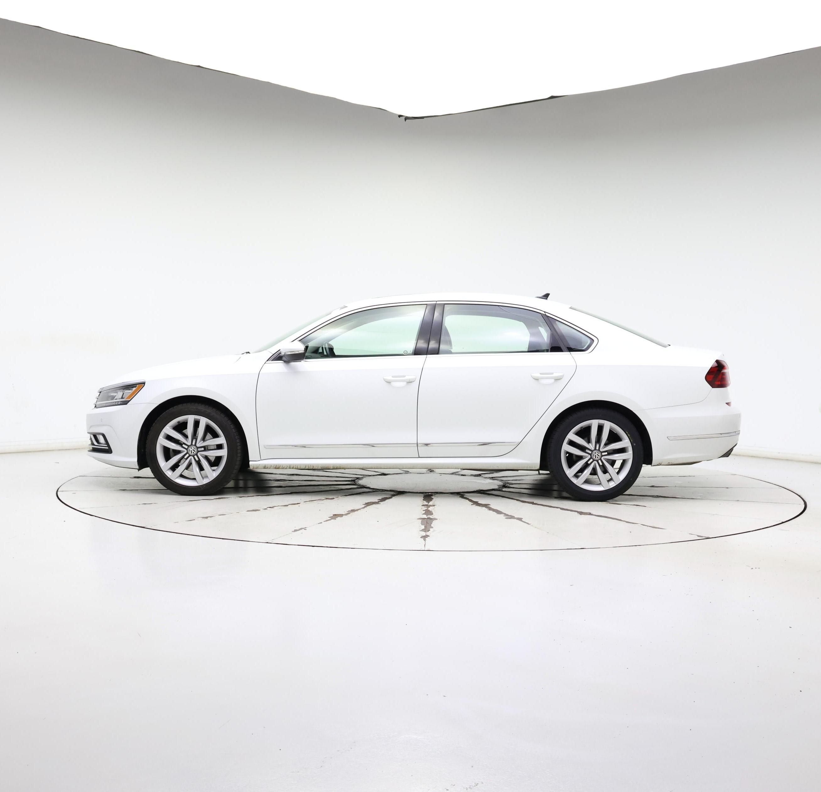 Thumbnail: 2017 Volkswagen Passat - 3