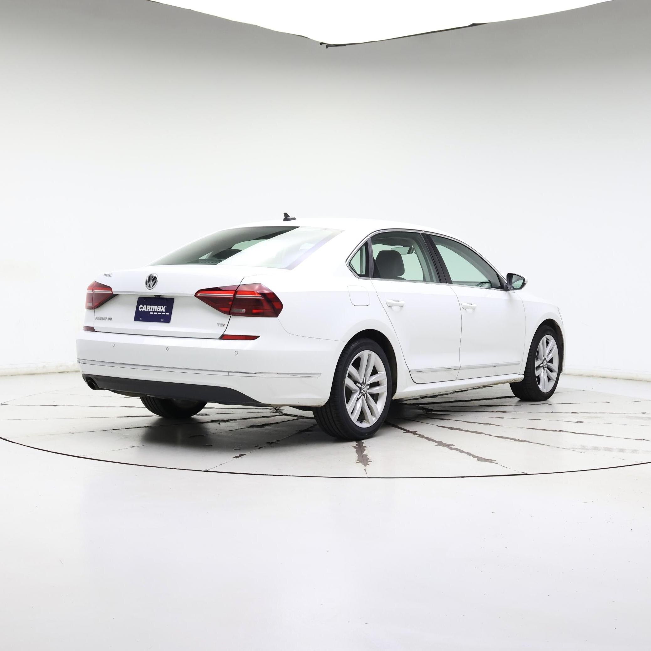 Thumbnail: 2017 Volkswagen Passat - 8