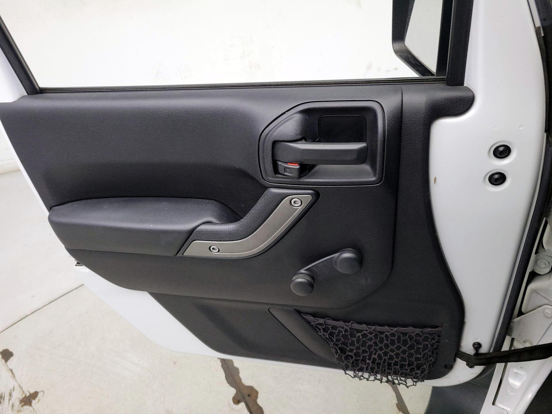 Thumbnail: 2016 Jeep Wrangler - 12