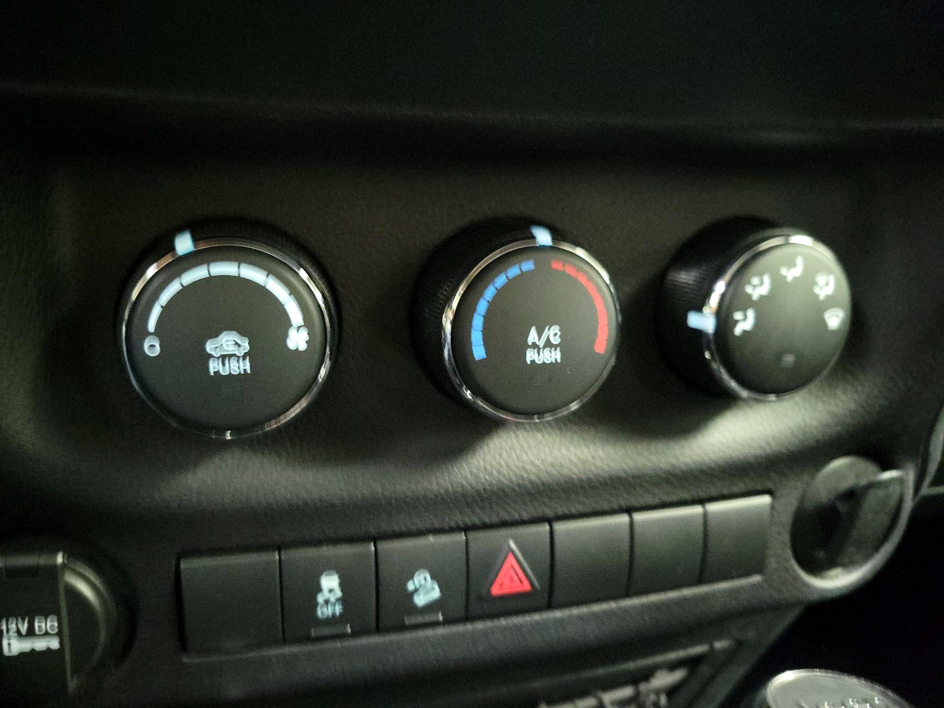 Thumbnail: 2016 Jeep Wrangler - 14