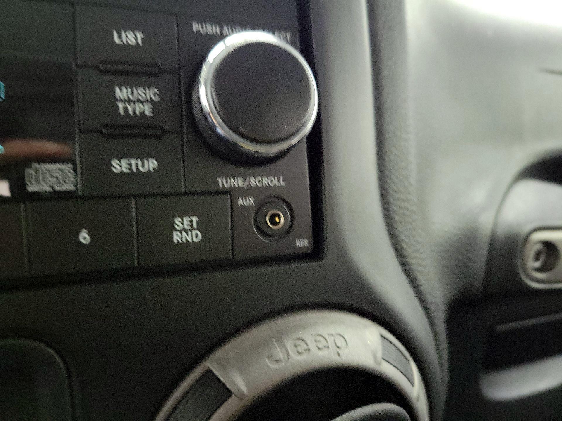 Thumbnail: 2016 Jeep Wrangler - 16