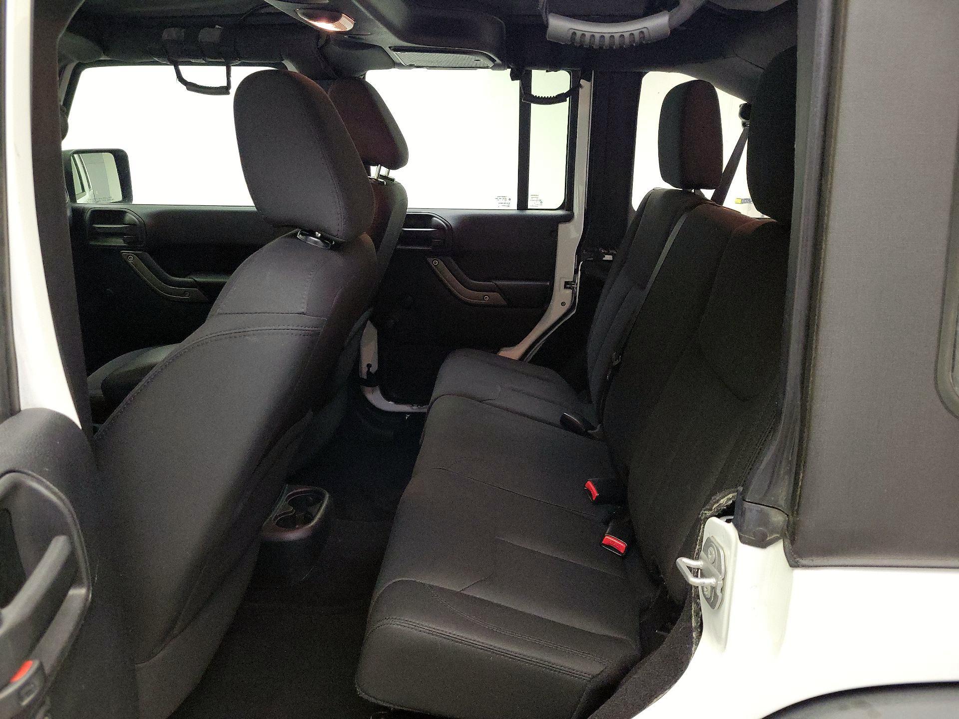 Thumbnail: 2016 Jeep Wrangler - 17